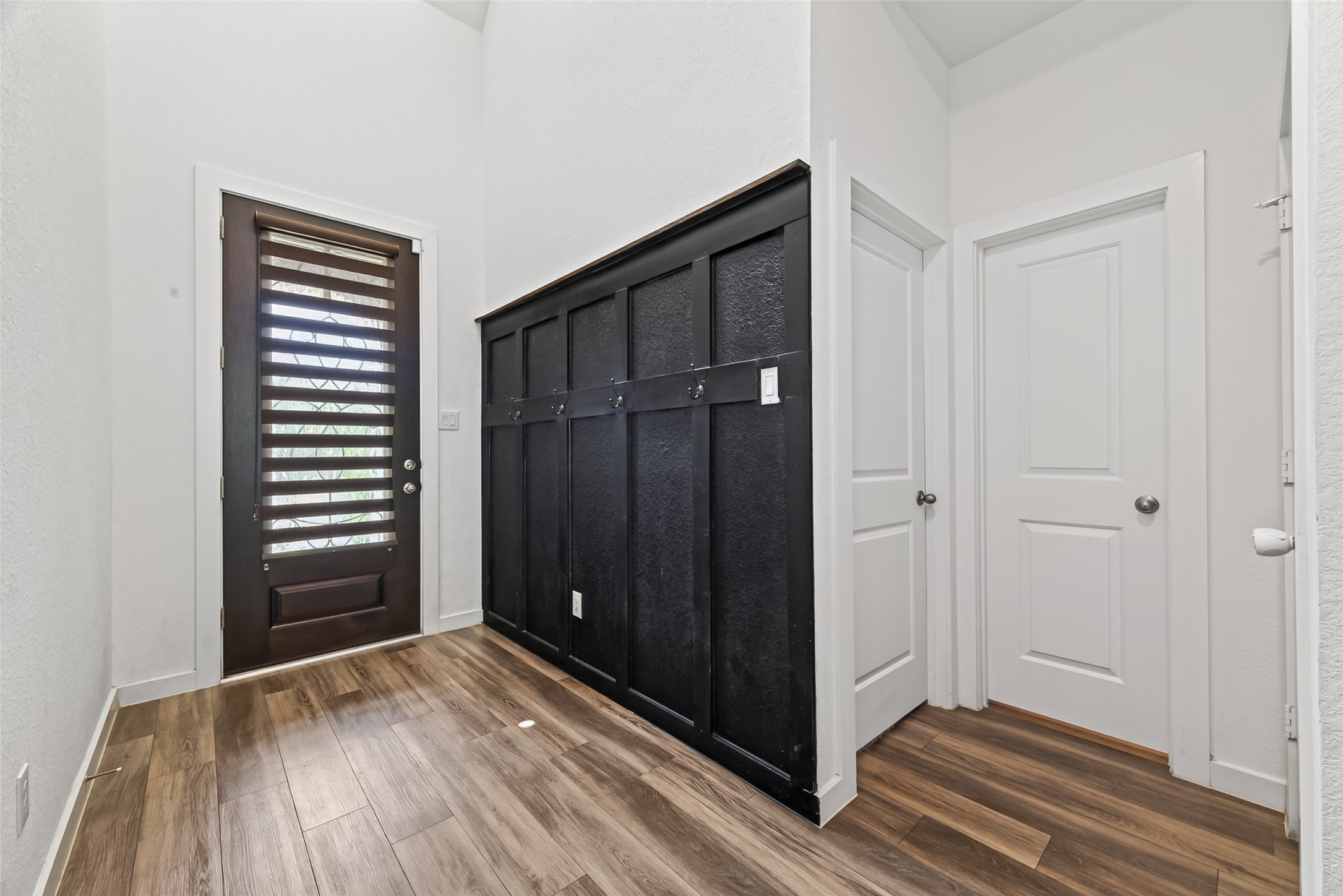 17111 Crimson Crest Drive Property Photo 8