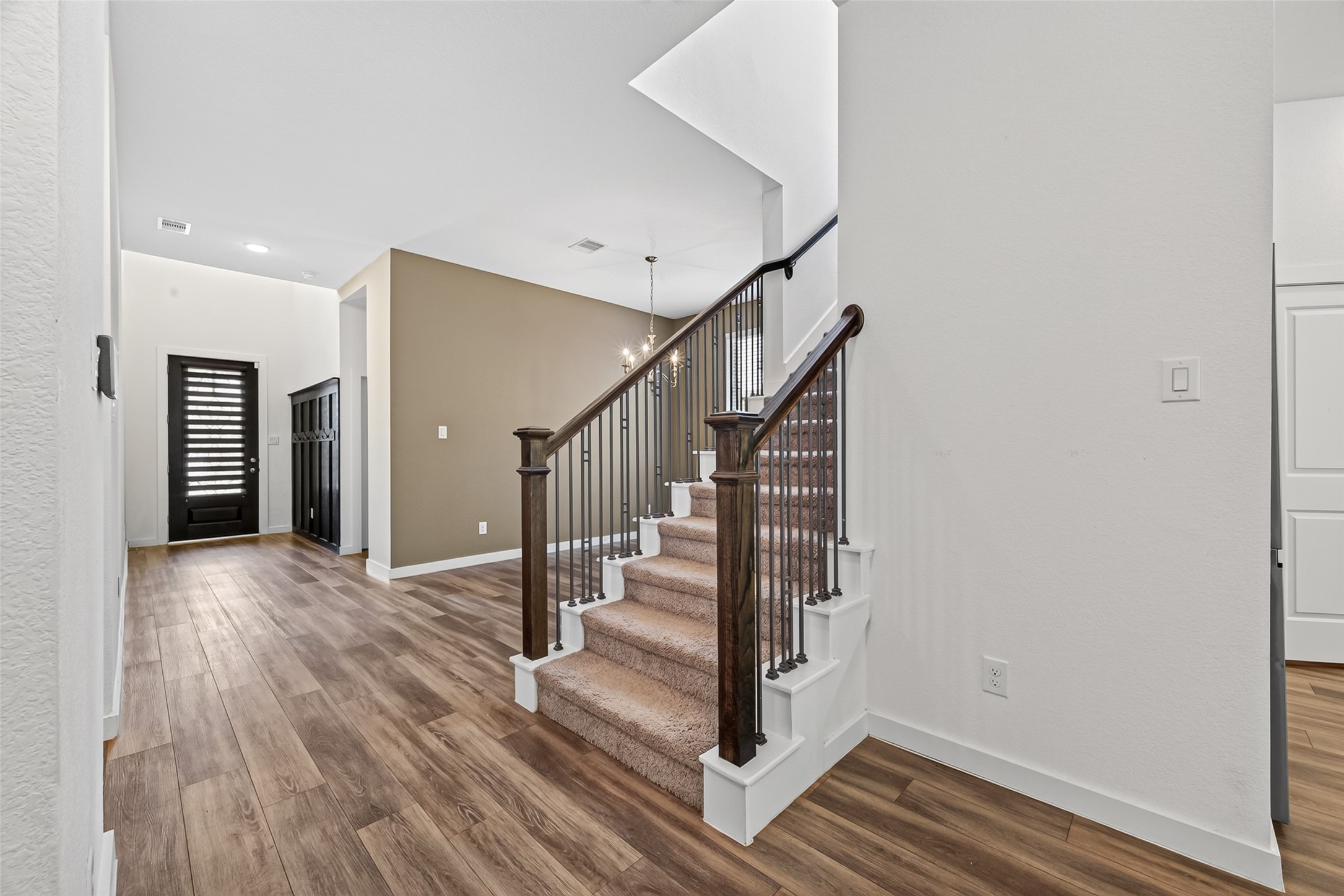 17111 Crimson Crest Drive Property Photo 11
