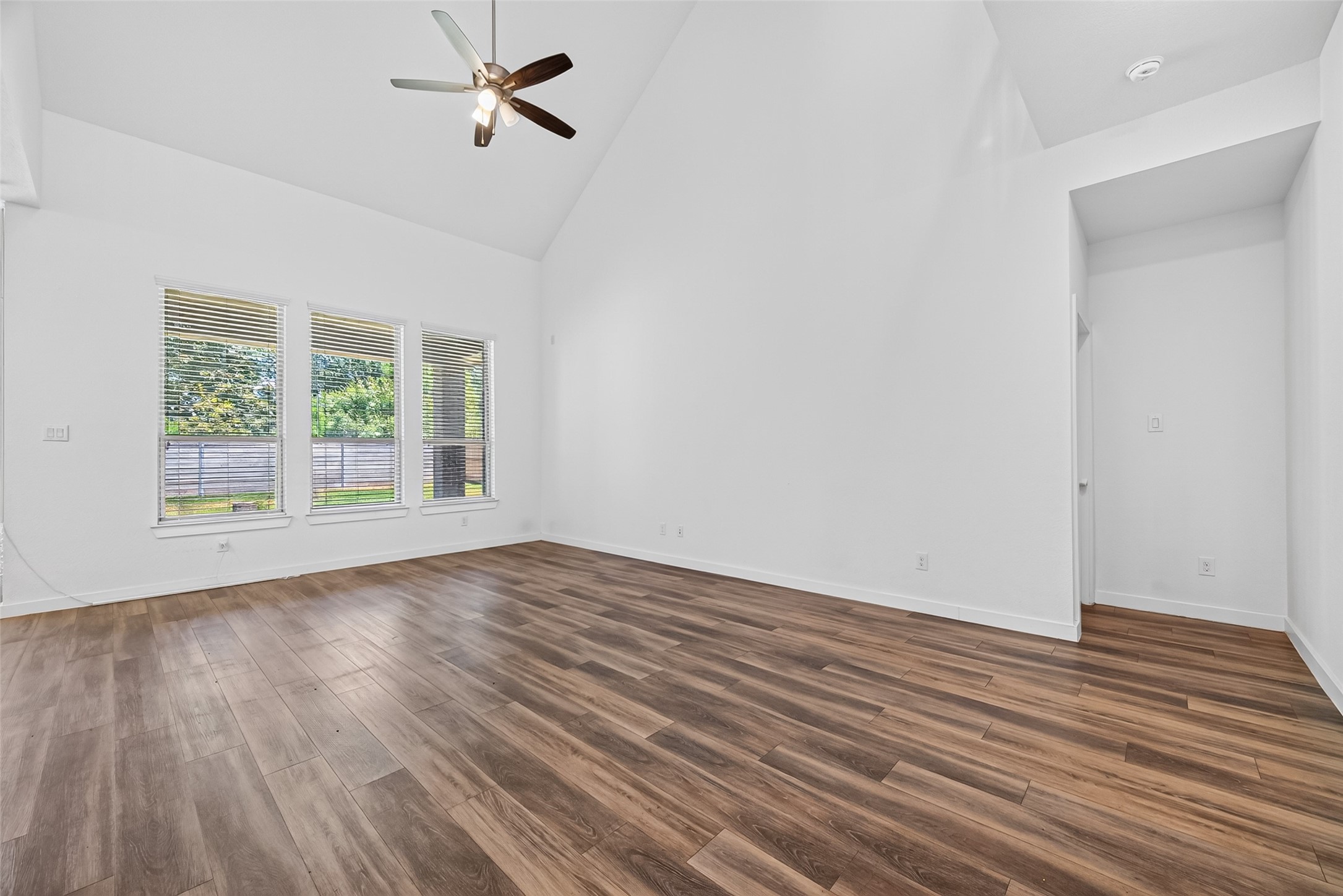 17111 Crimson Crest Drive Property Photo 12