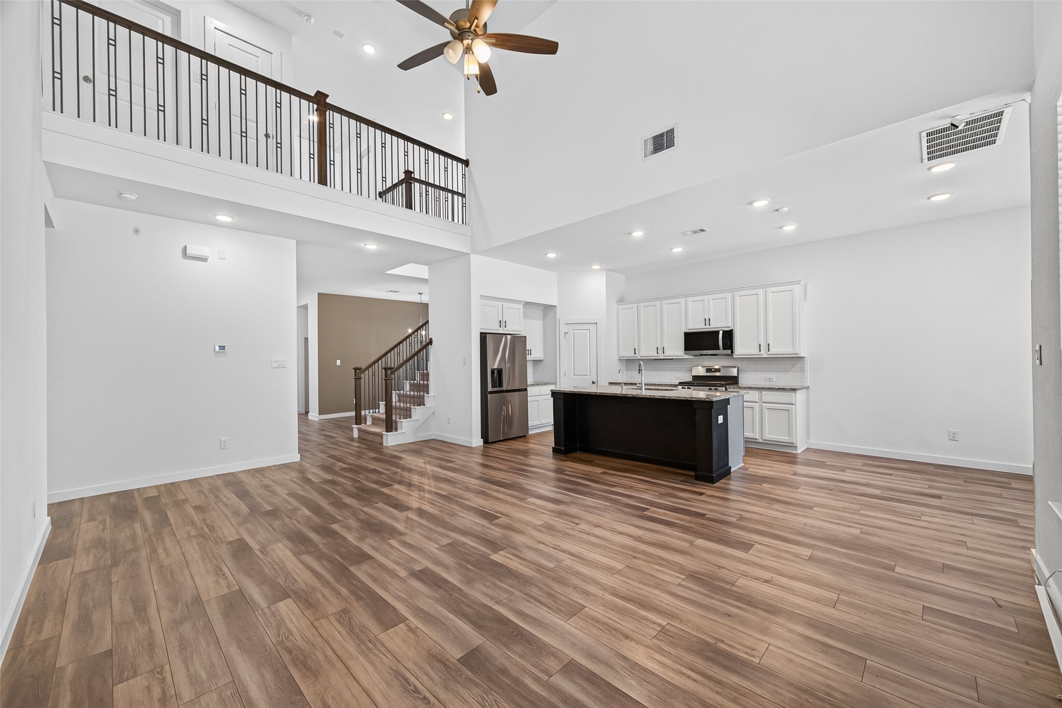 17111 Crimson Crest Drive Property Photo 14