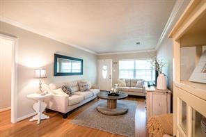 902 W 42nd Street Property Photo 2