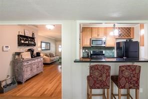 902 W 42nd Street Property Photo 5