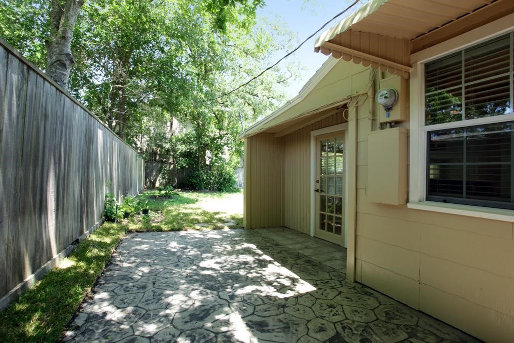 902 W 42nd Street Property Photo 13