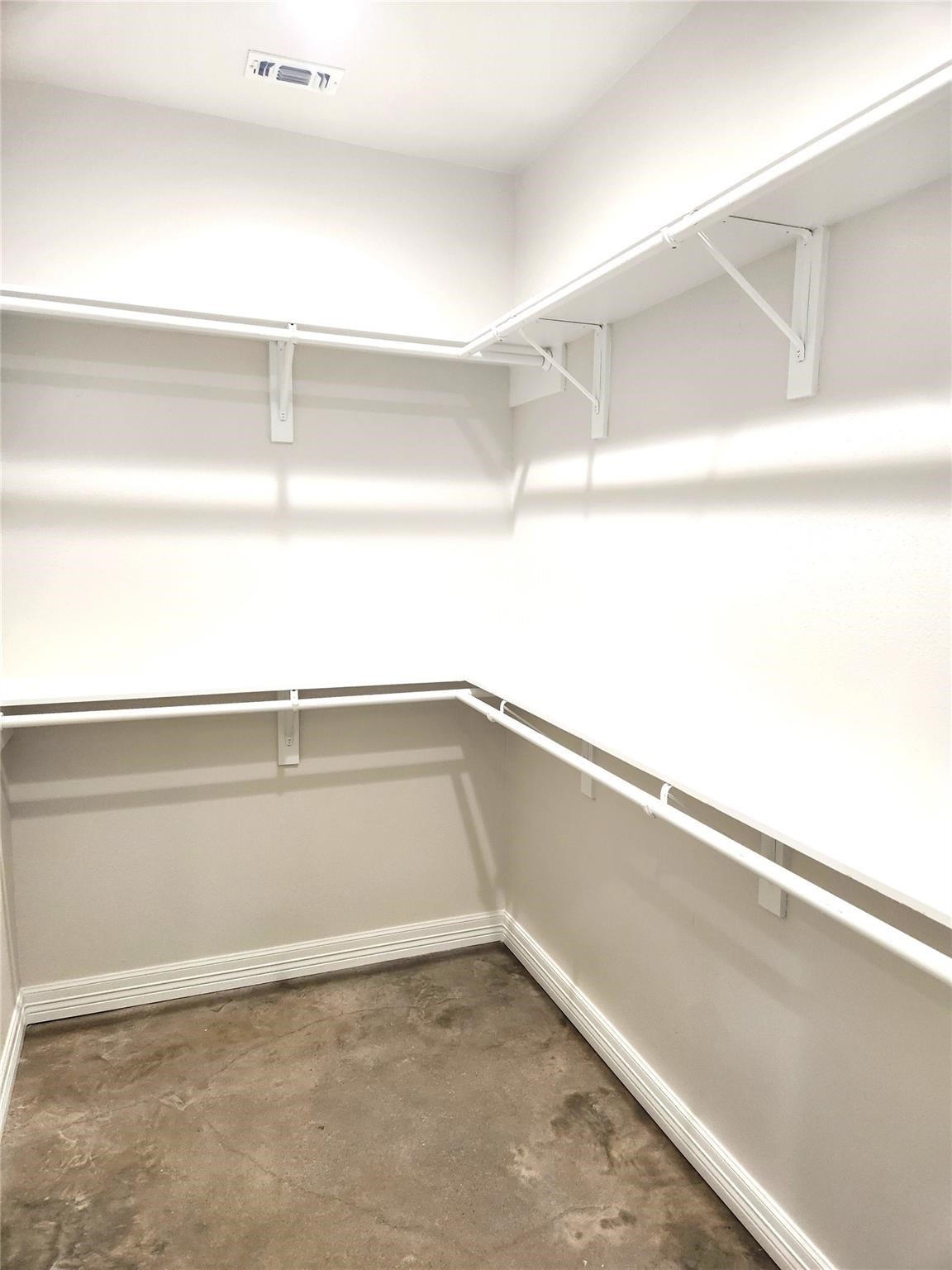 610 E West Street Property Photo 6