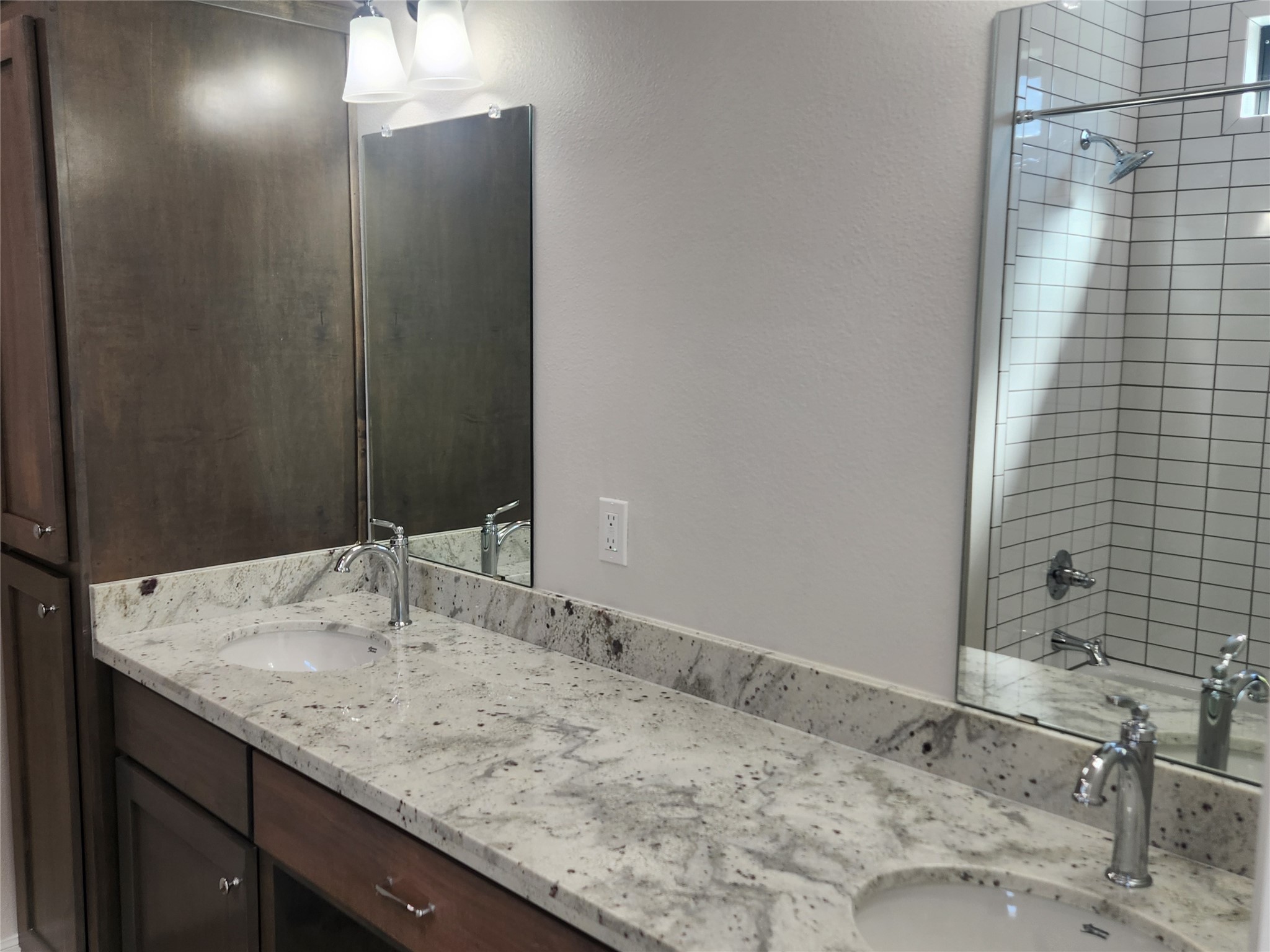 610 E West Street Property Photo 8