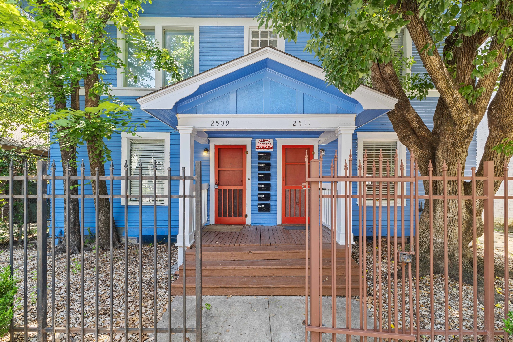 2511 Whitney A Property Photo 1