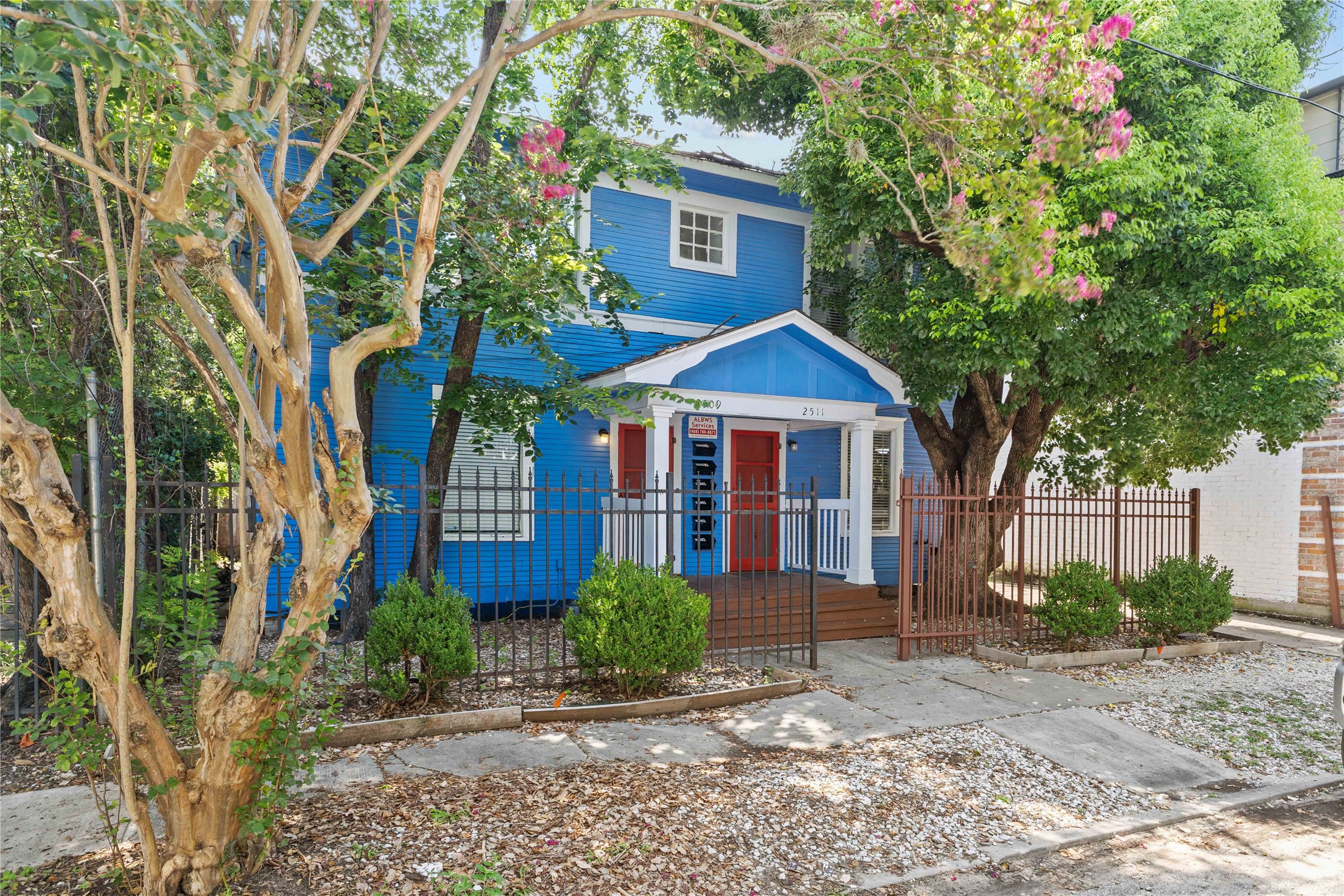 2511 Whitney A Property Photo 2