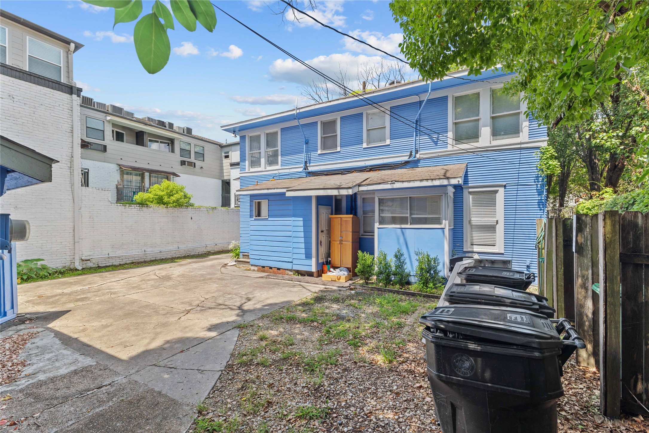 2511 Whitney A Property Photo 3