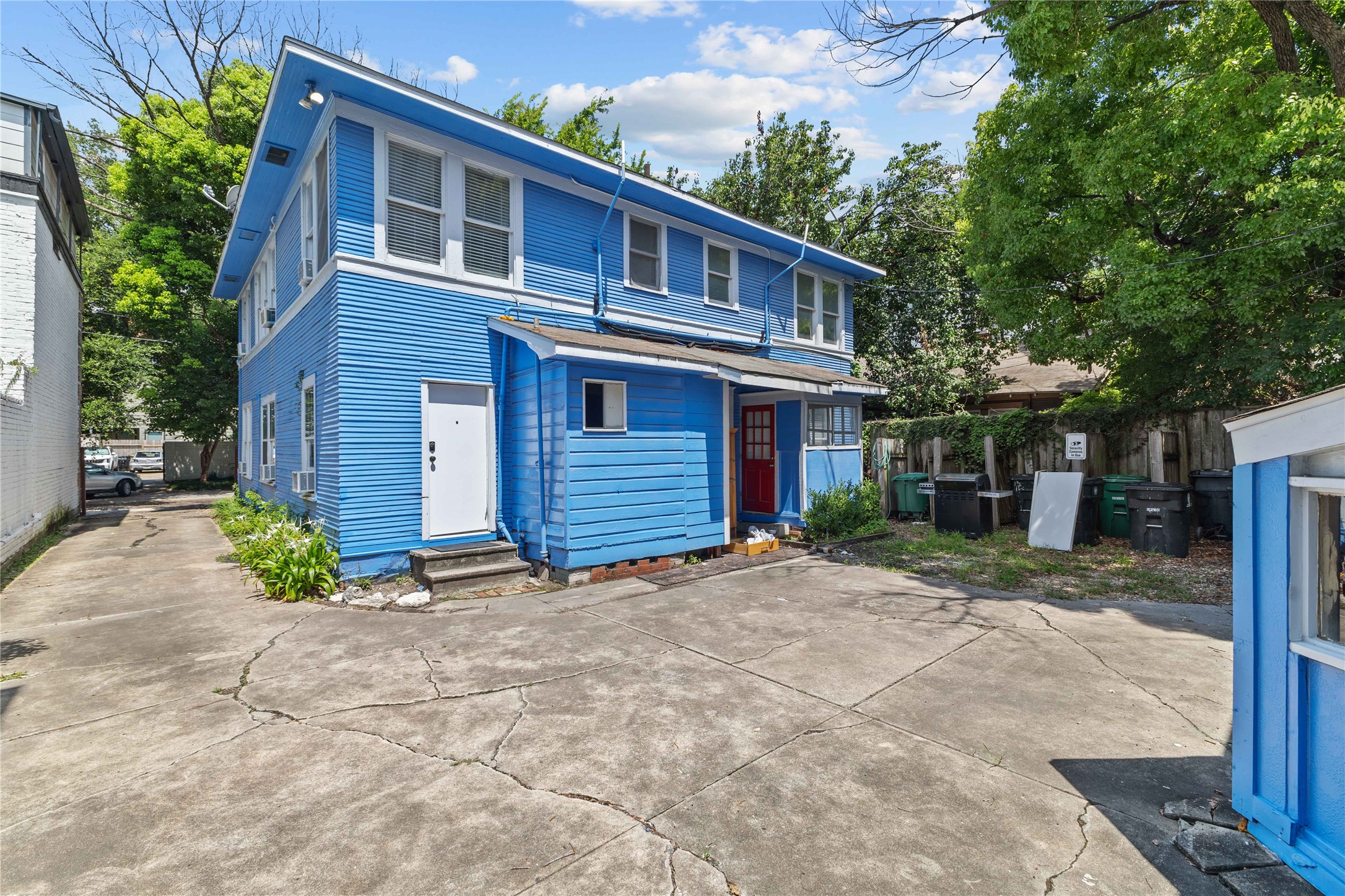 2511 Whitney A Property Photo 4