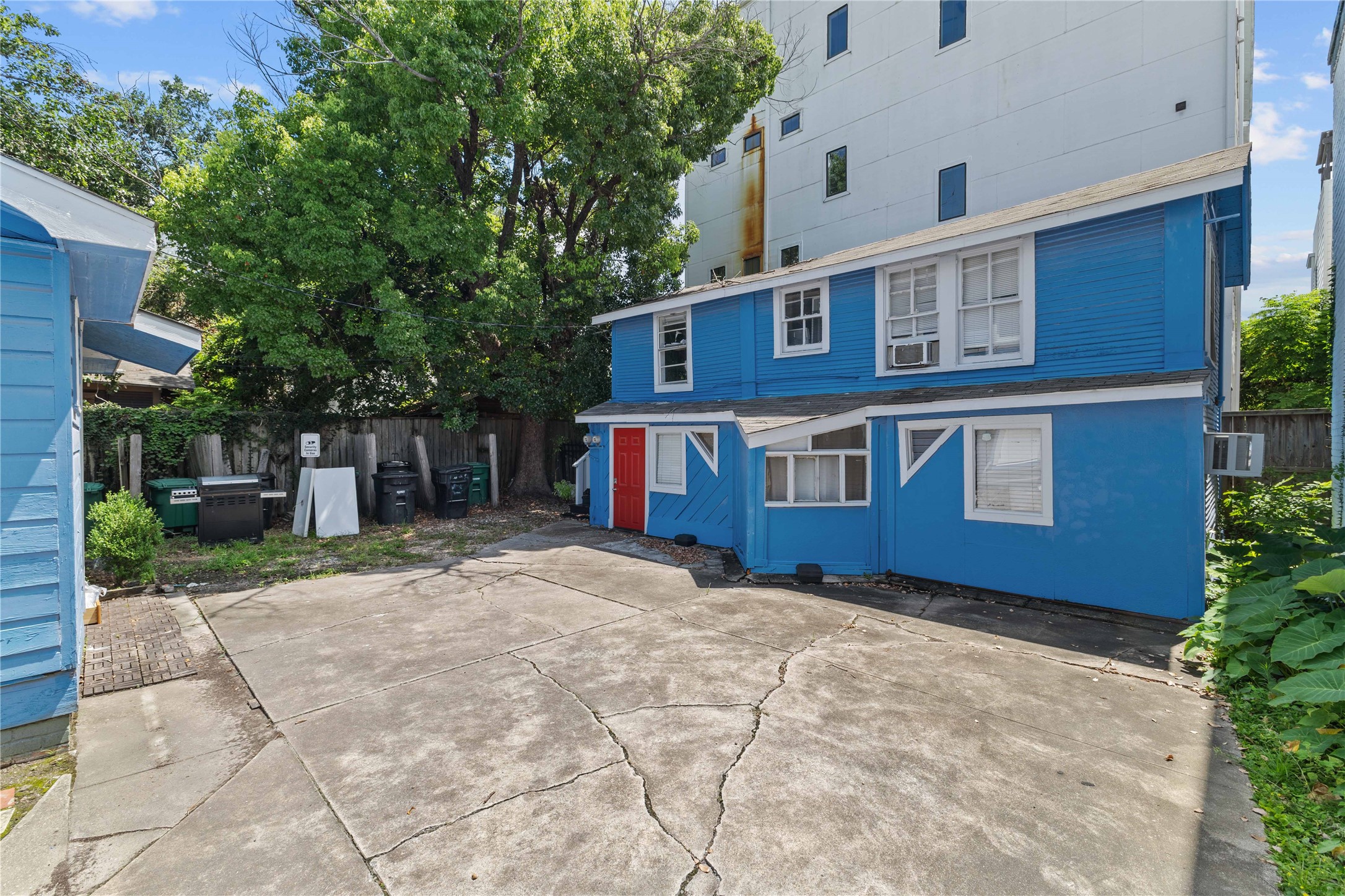 2511 Whitney A Property Photo 5