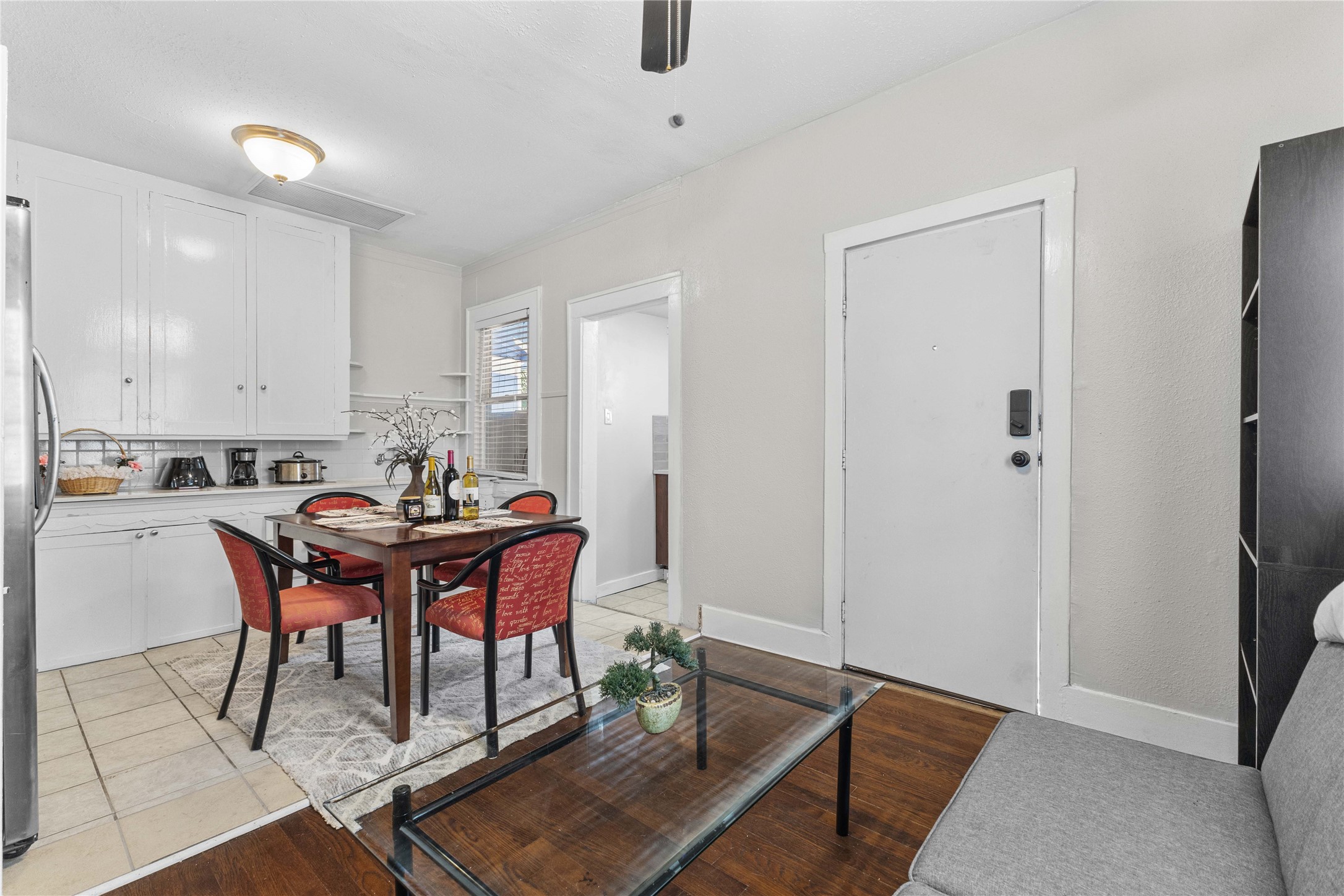 2511 Whitney A Property Photo 6