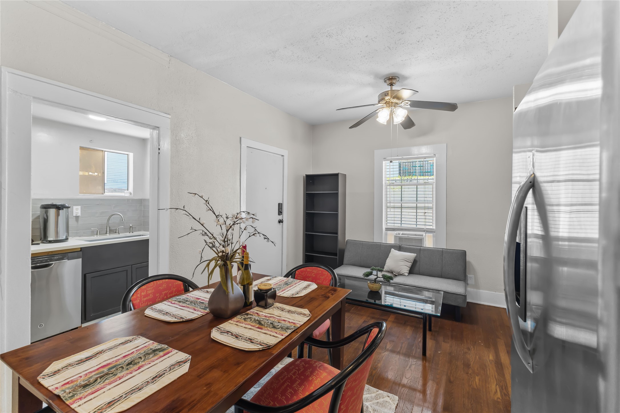 2511 Whitney A Property Photo 8