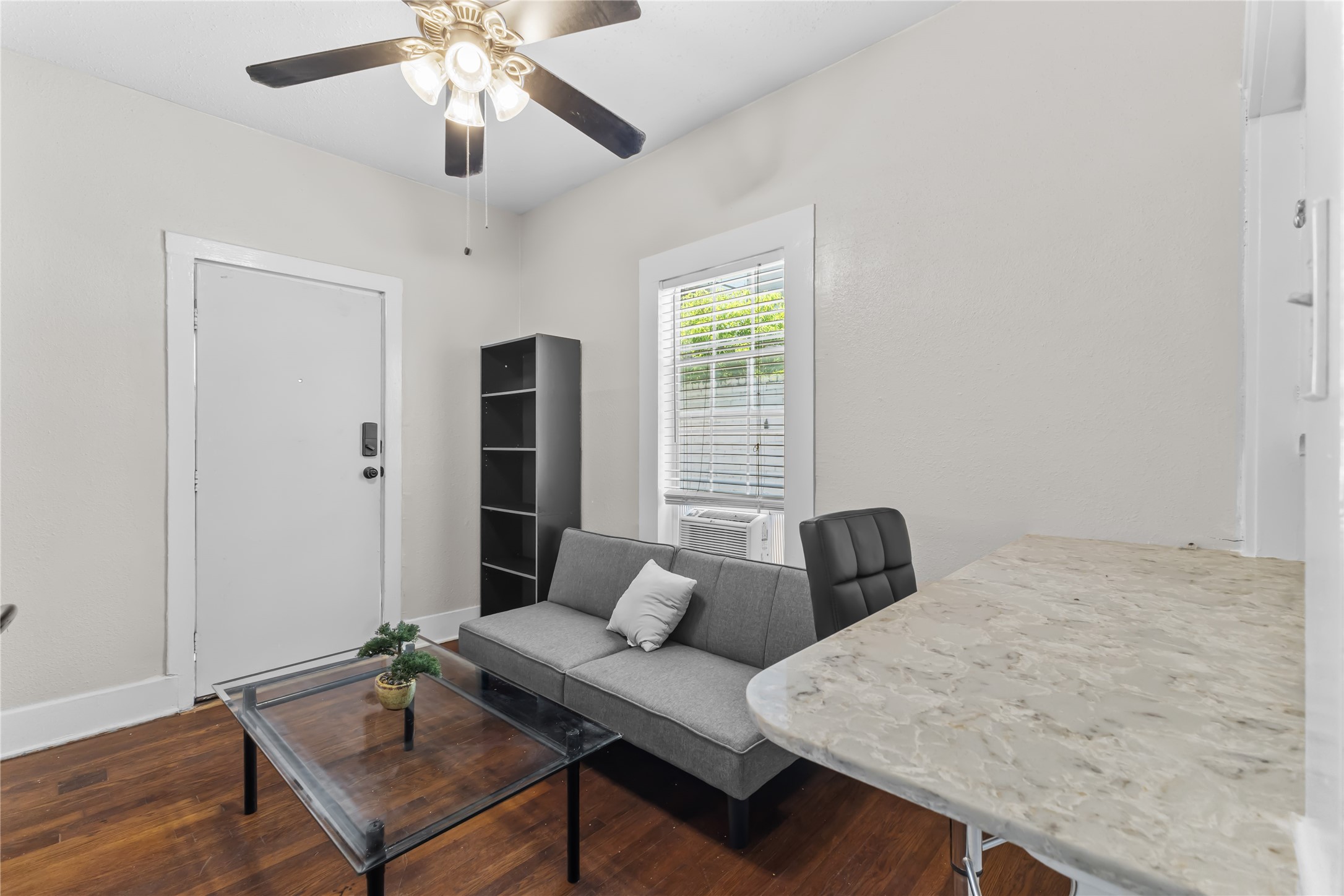 2511 Whitney A Property Photo 9