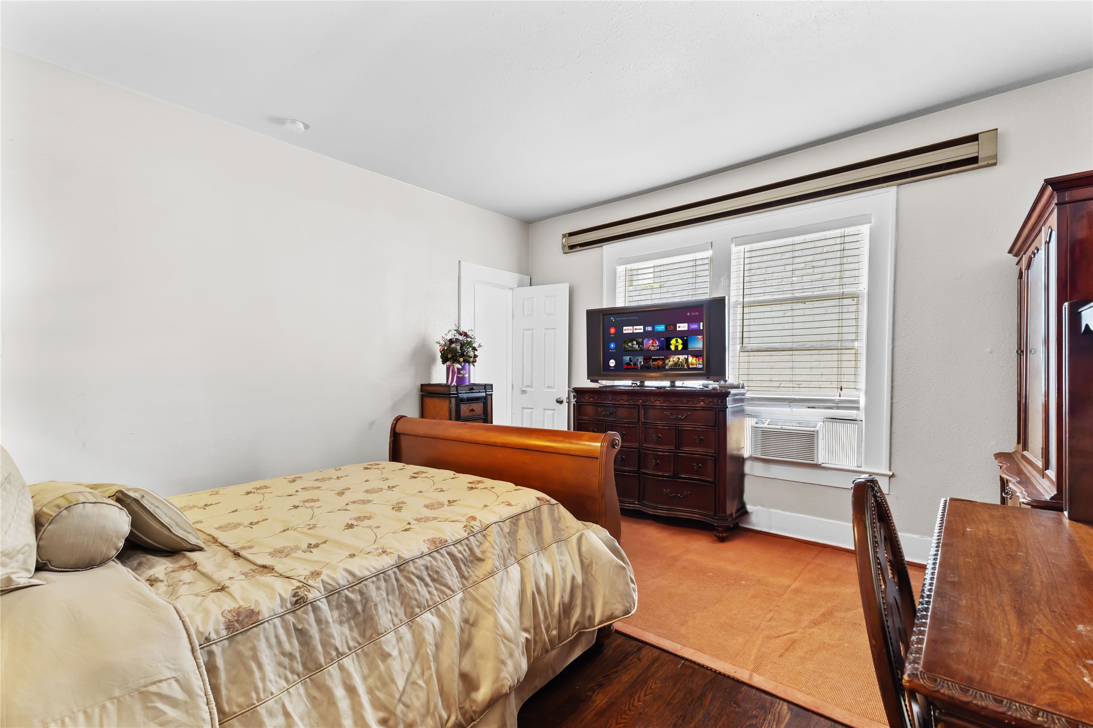 2511 Whitney A Property Photo 11