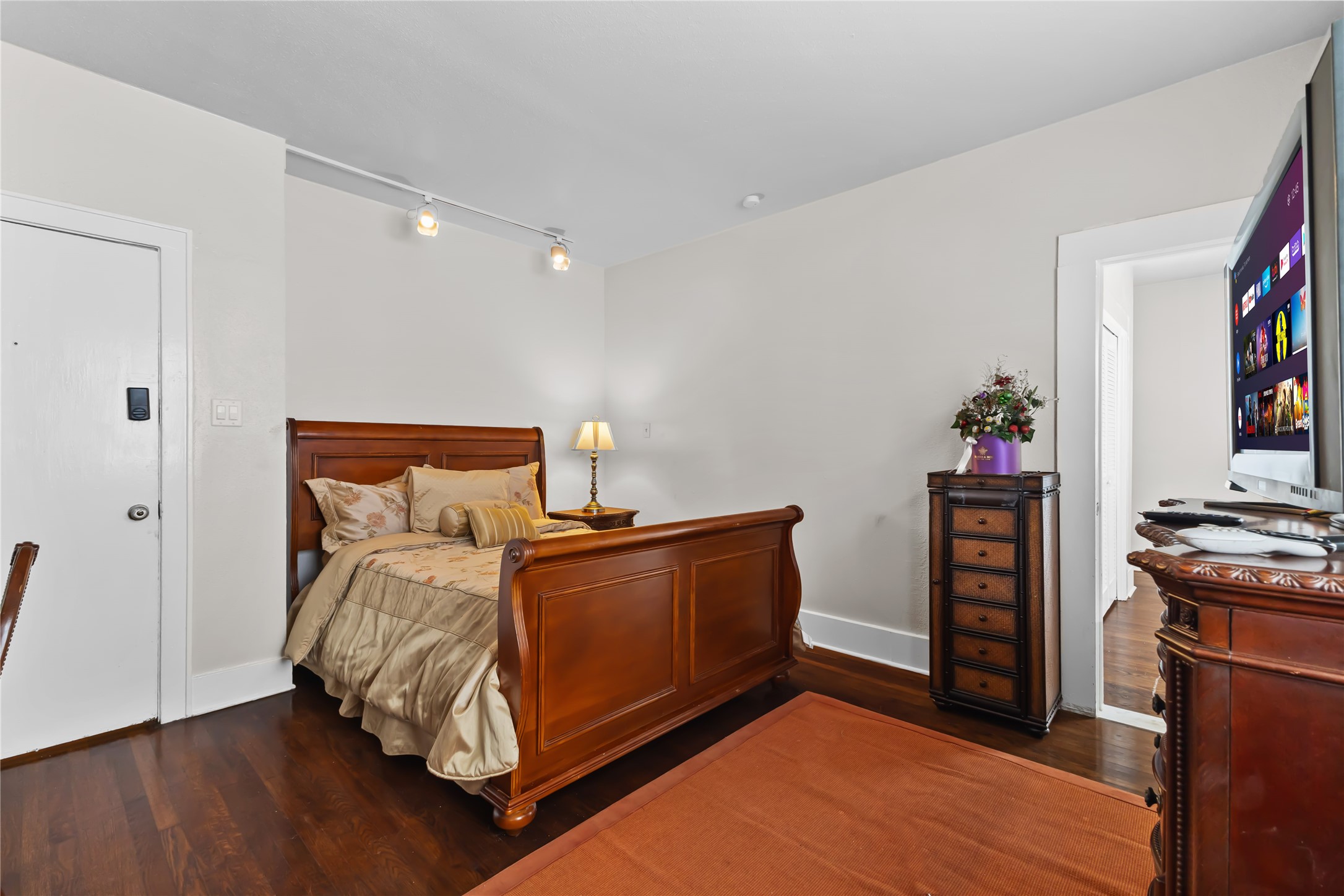 2511 Whitney A Property Photo 12