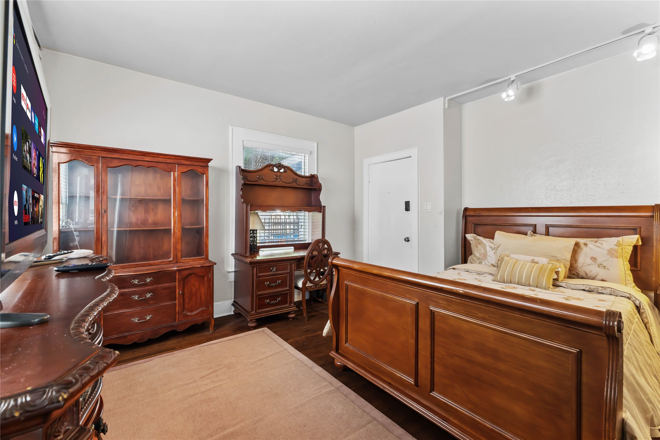 2511 Whitney A Property Photo 13