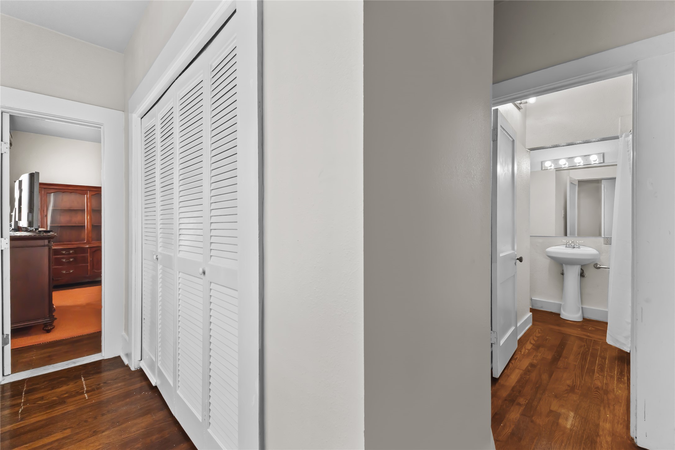 2511 Whitney A Property Photo 14