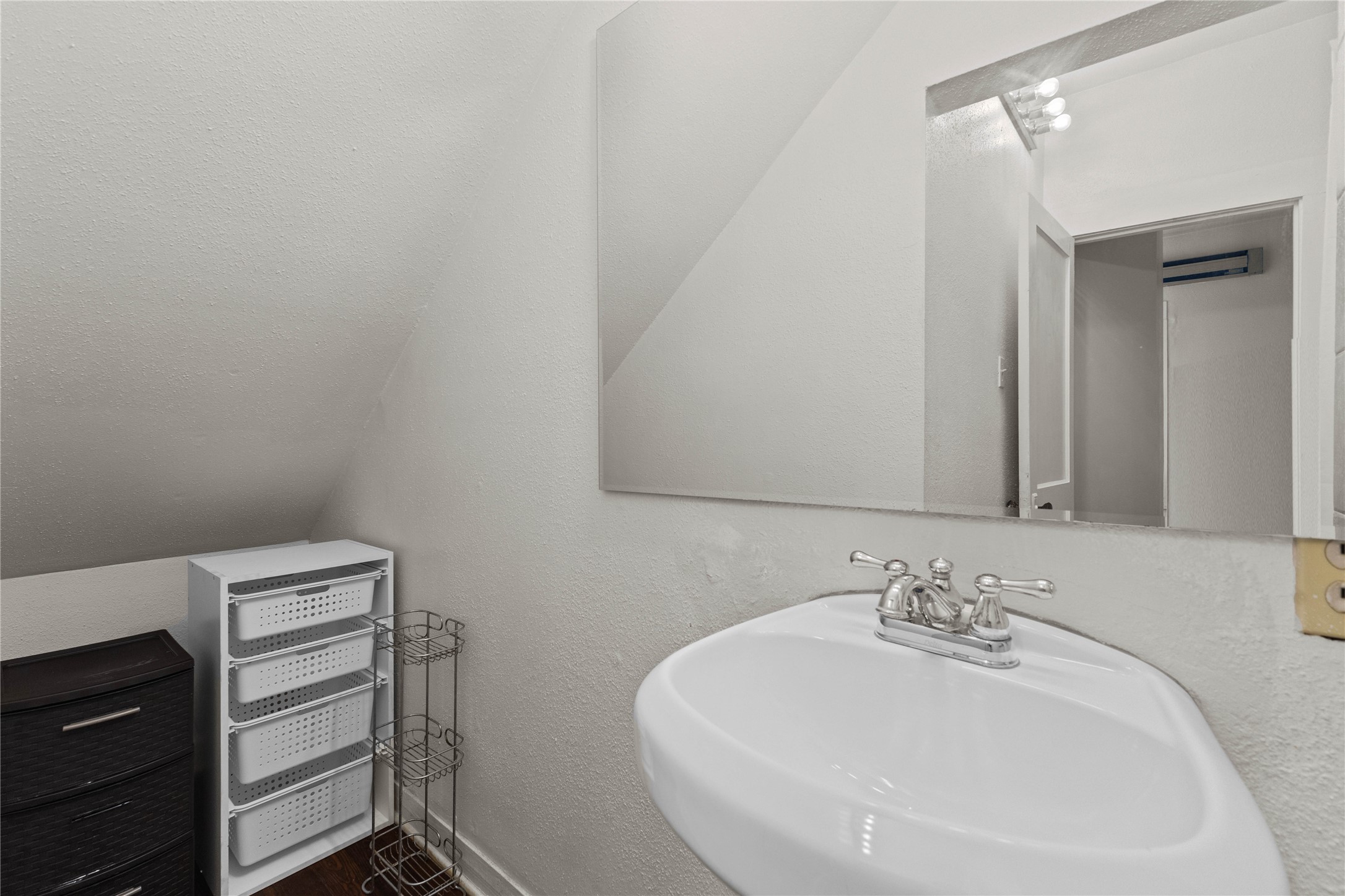 2511 Whitney A Property Photo 16