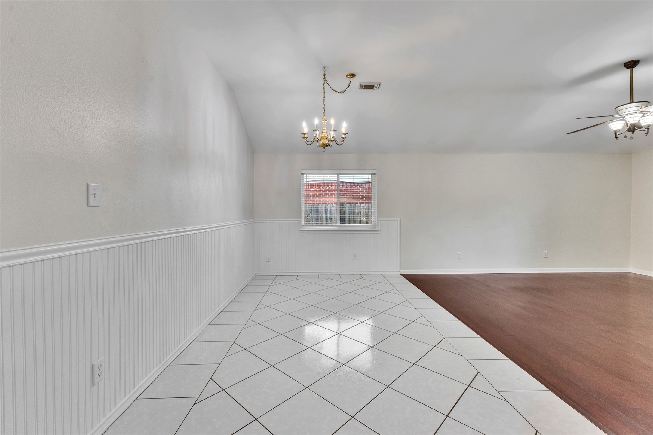 21808 Whispering Forest Drive Property Photo 5