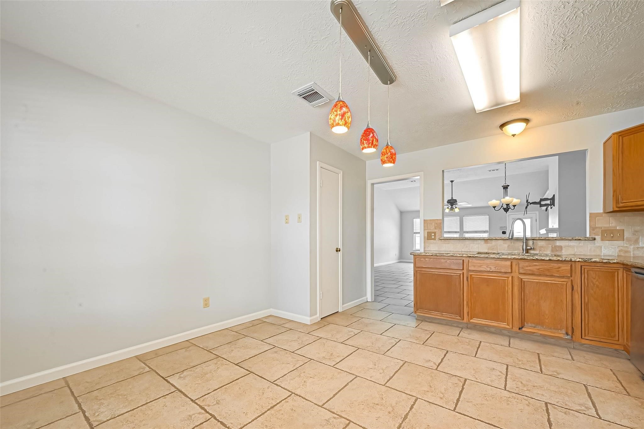 16027 Surrey Woods Drive Property Photo 7