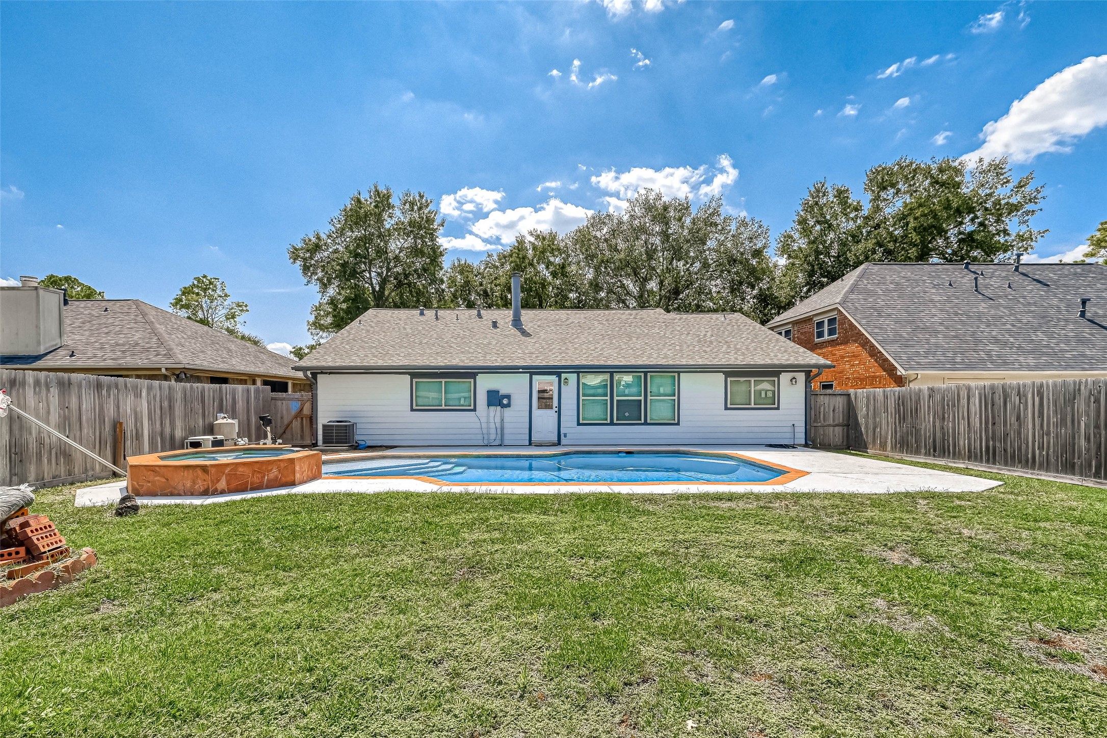 16027 Surrey Woods Drive Property Photo 19