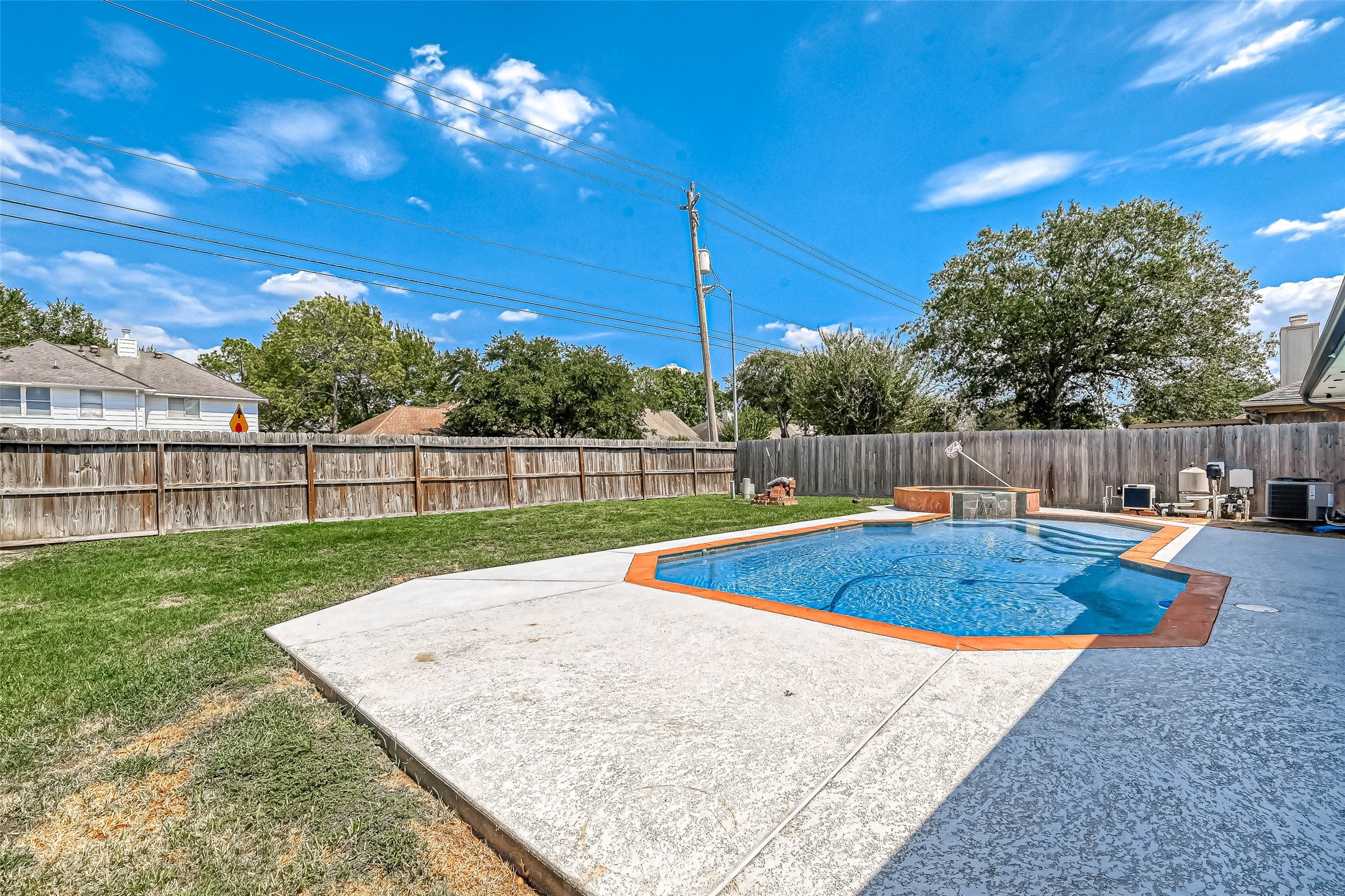 16027 Surrey Woods Drive Property Photo 21
