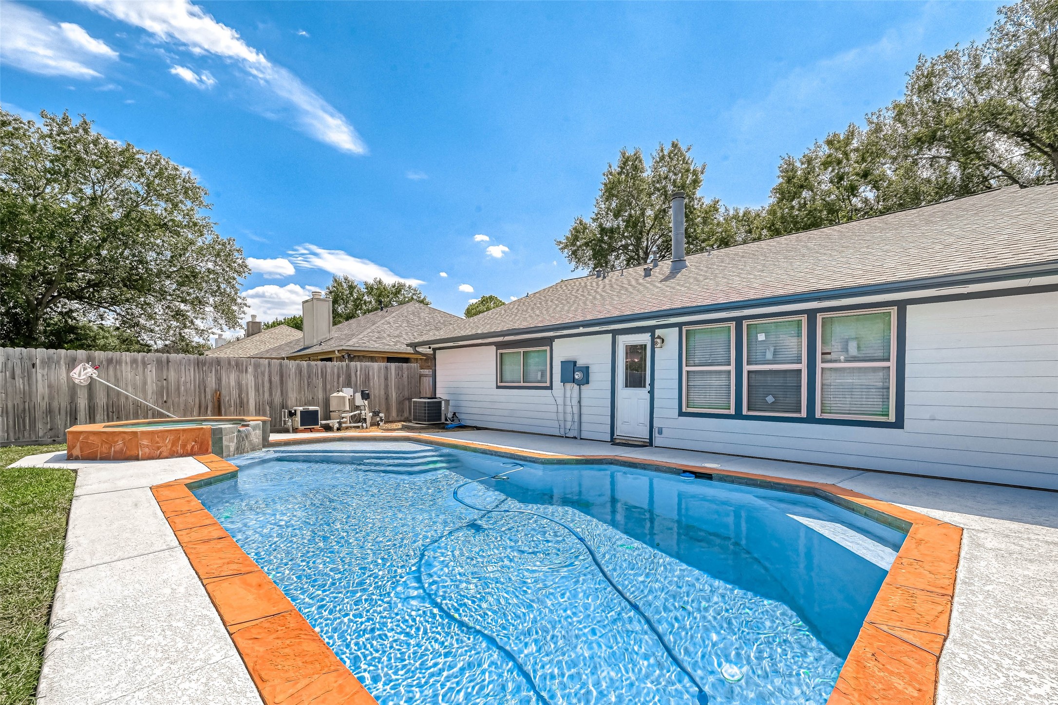 16027 Surrey Woods Drive Property Photo 23