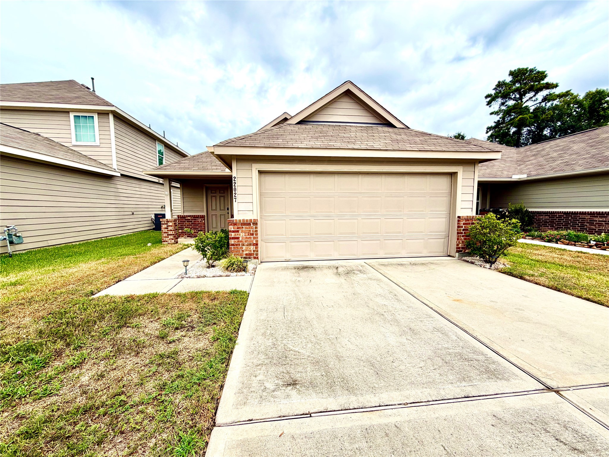 22027 Cascade Mountain Drive Property Photo 1