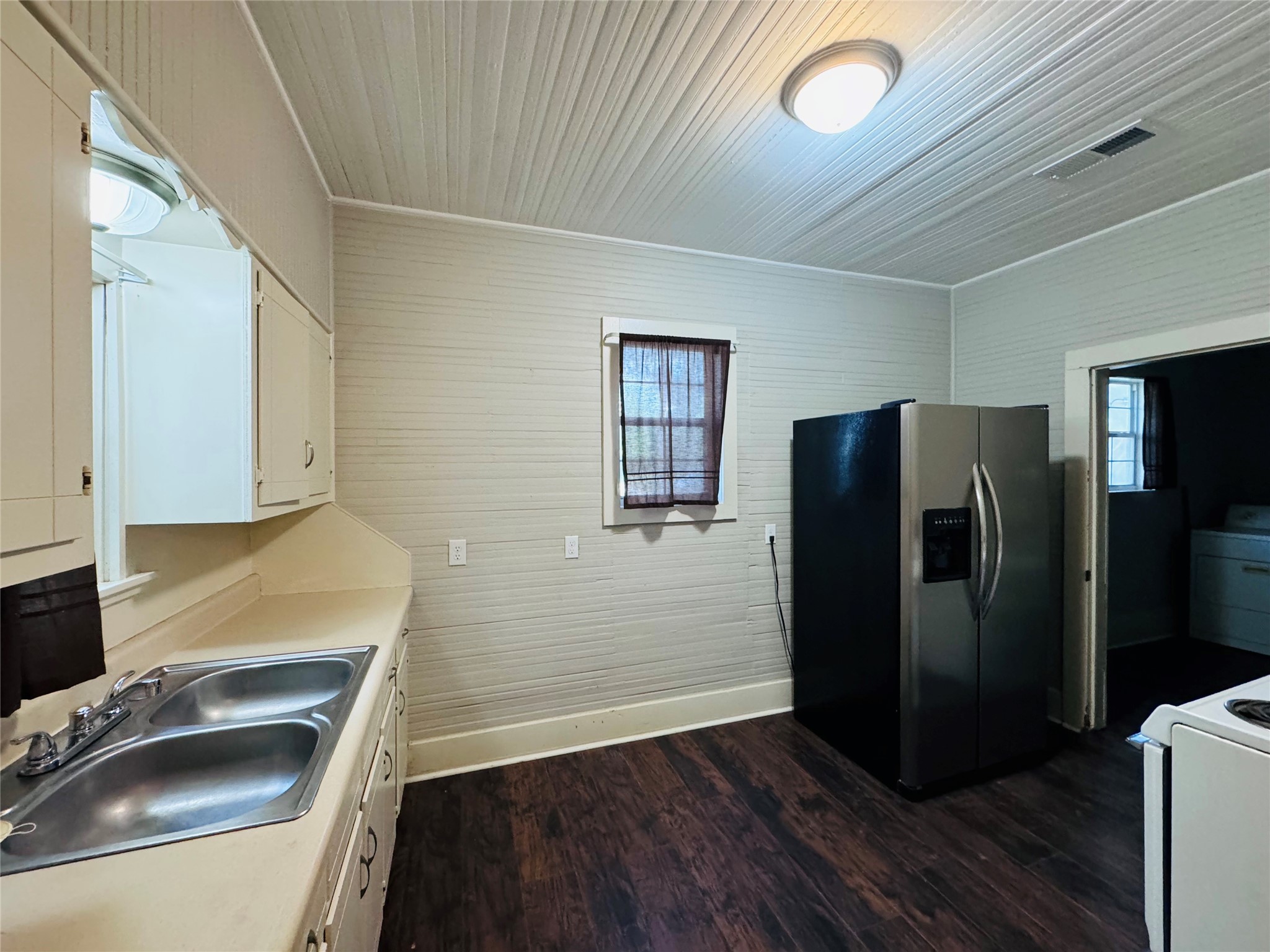 803 Burch Street Property Photo 7