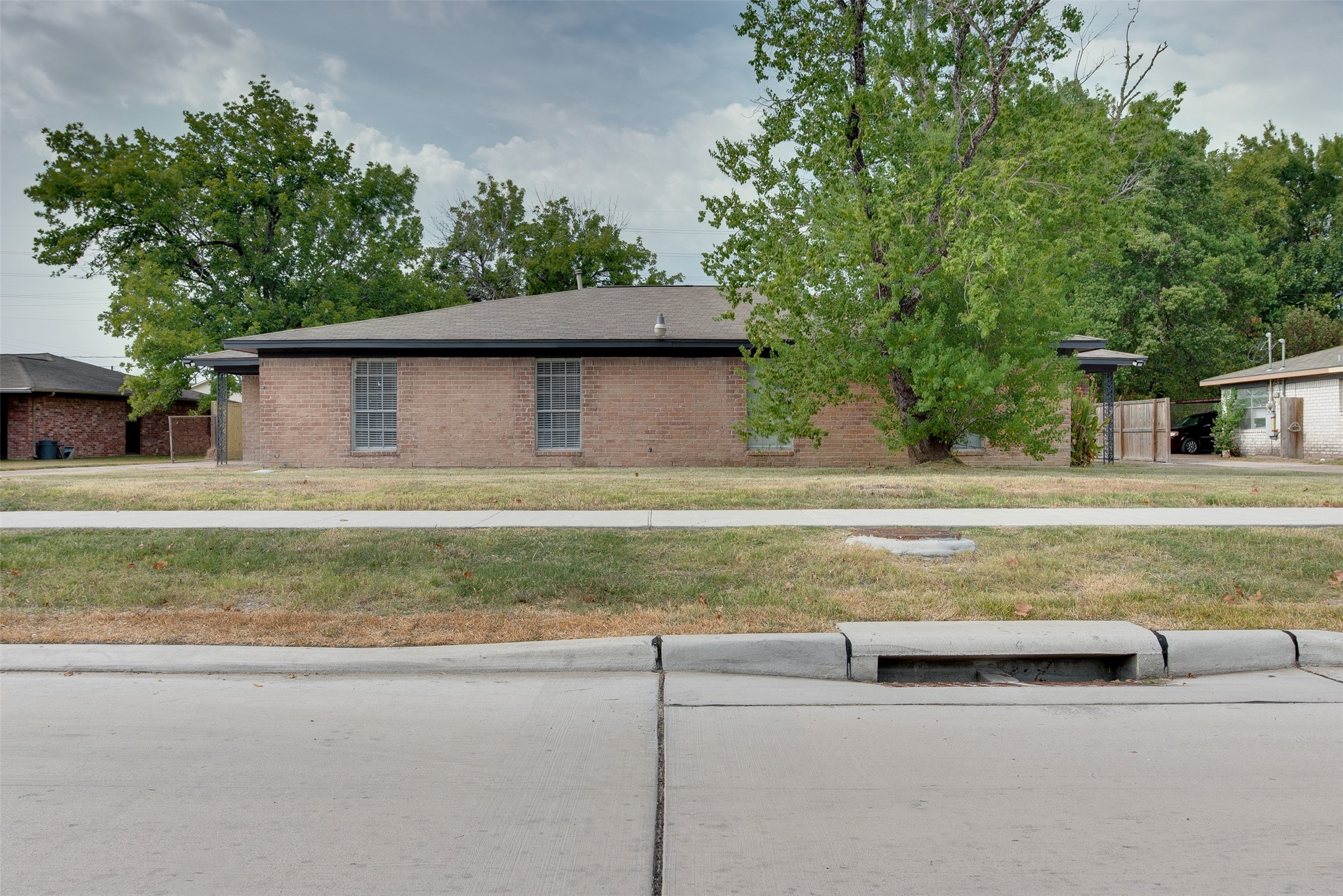 2413 Woodgate Street Property Photo 1