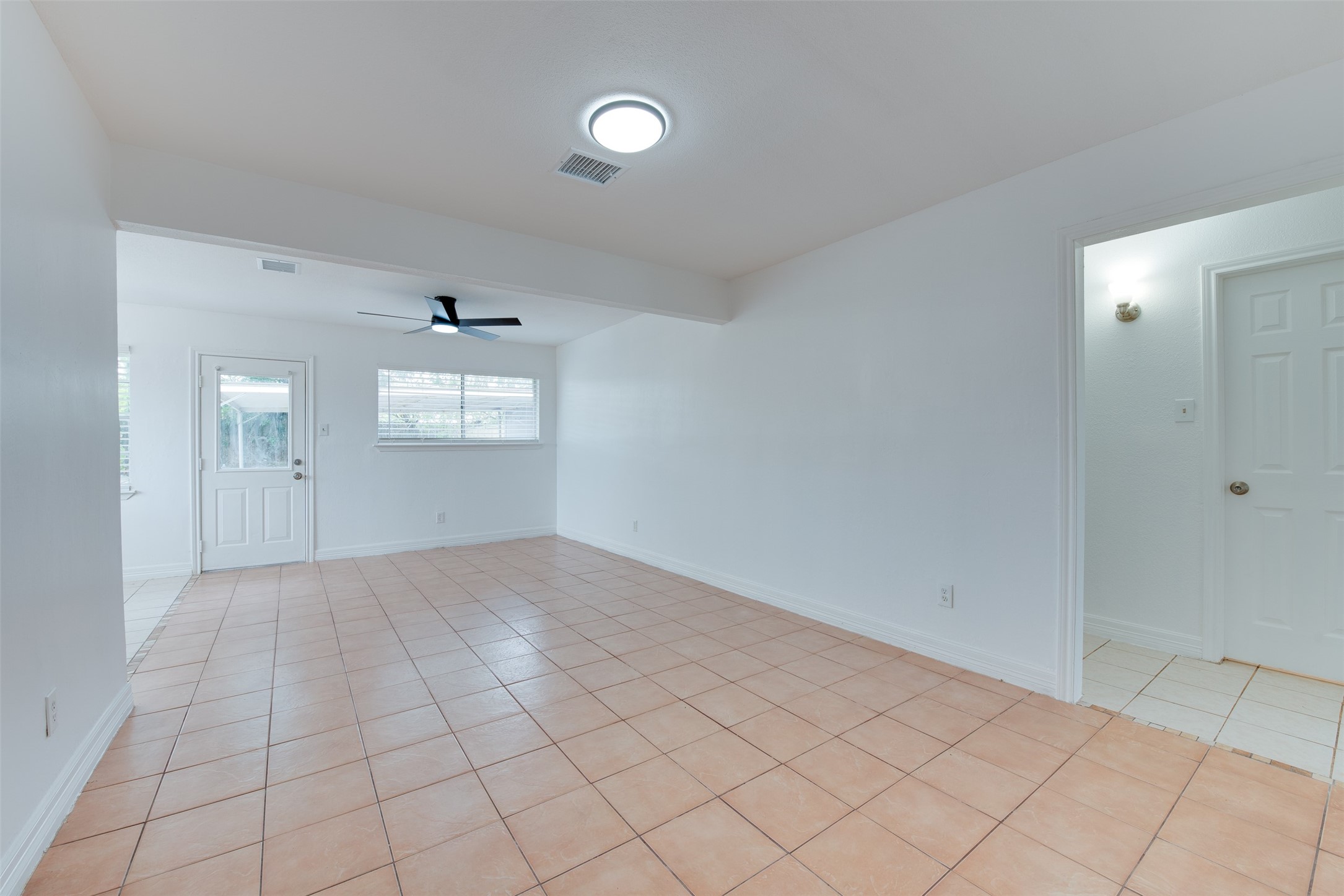 2413 Woodgate Street Property Photo 7