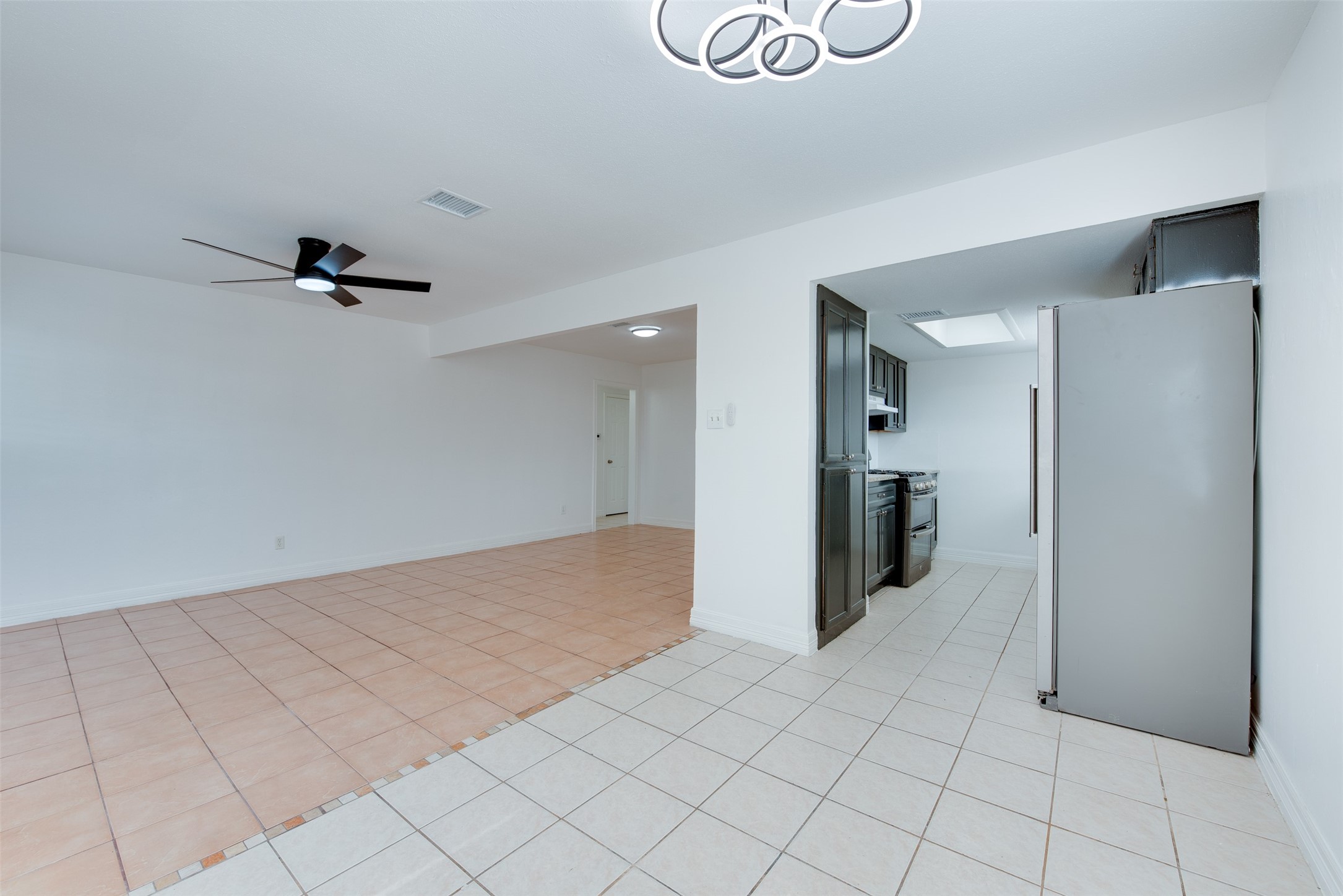 2413 Woodgate Street Property Photo 9