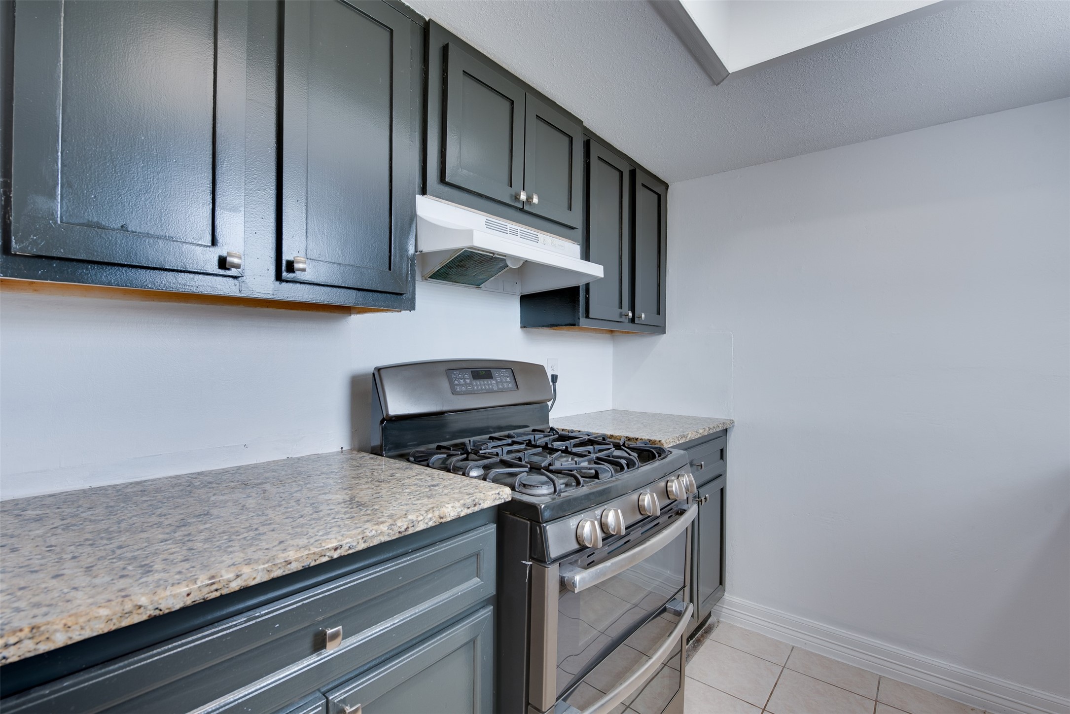 2413 Woodgate Street Property Photo 10