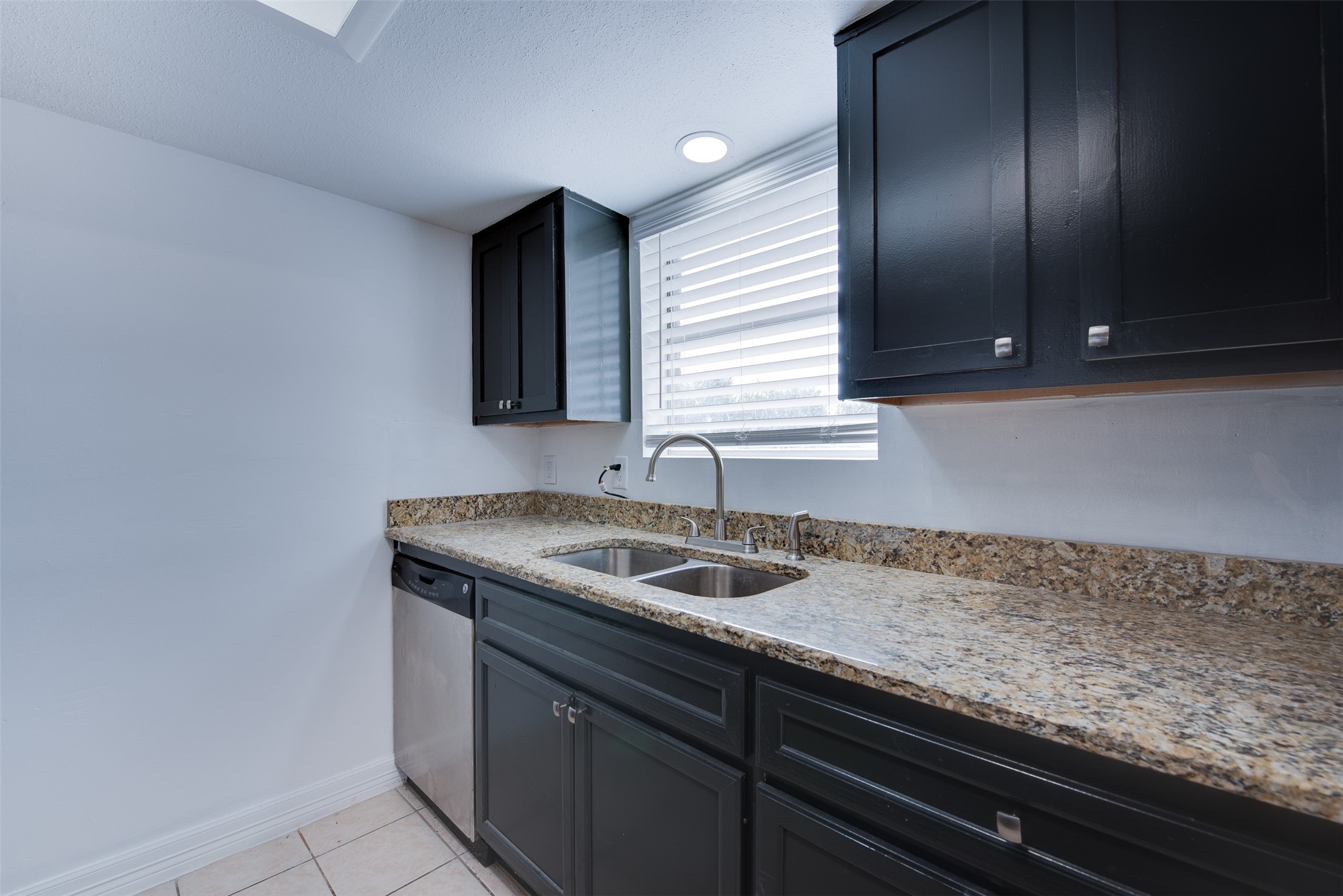 2413 Woodgate Street Property Photo 11