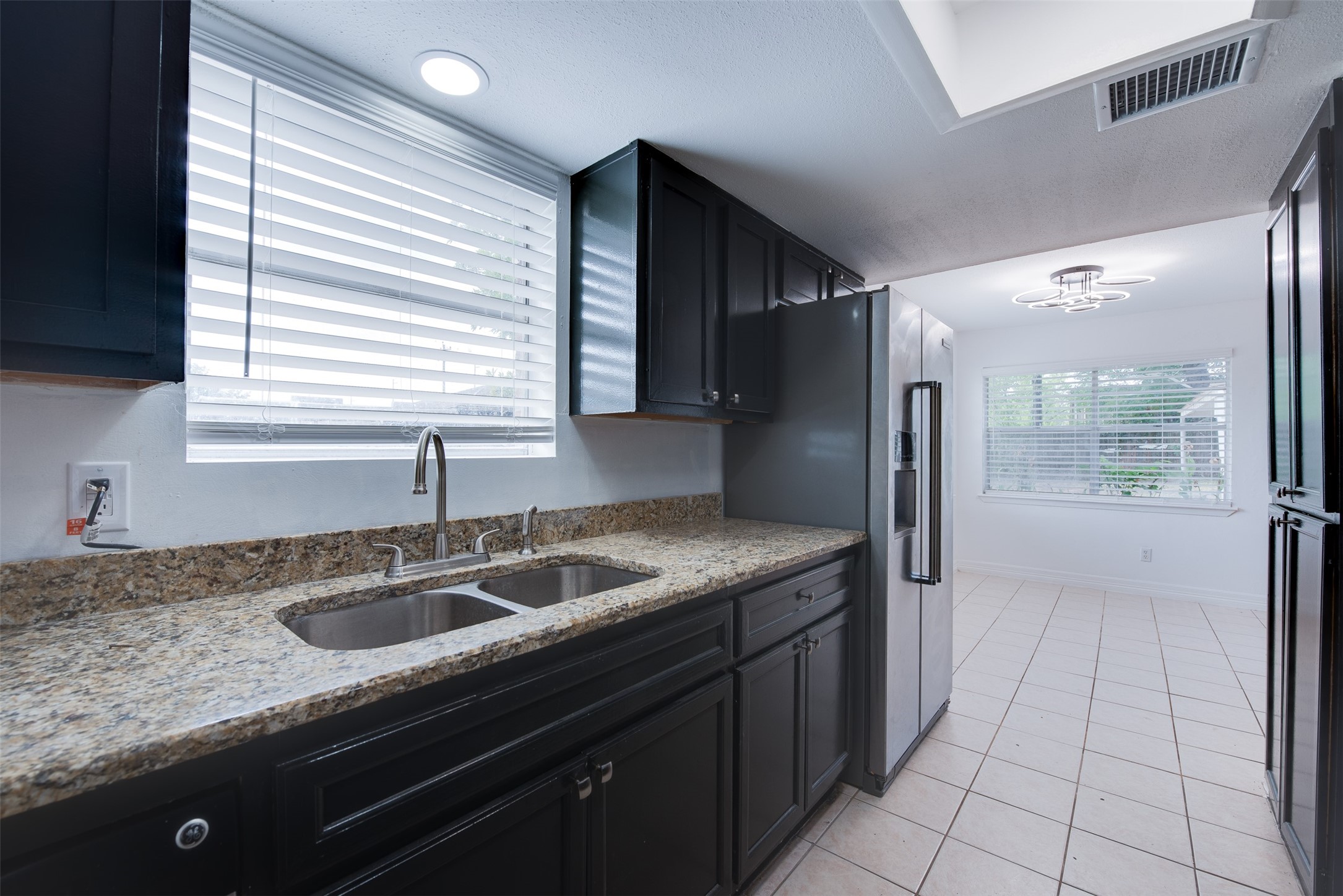 2413 Woodgate Street Property Photo 12