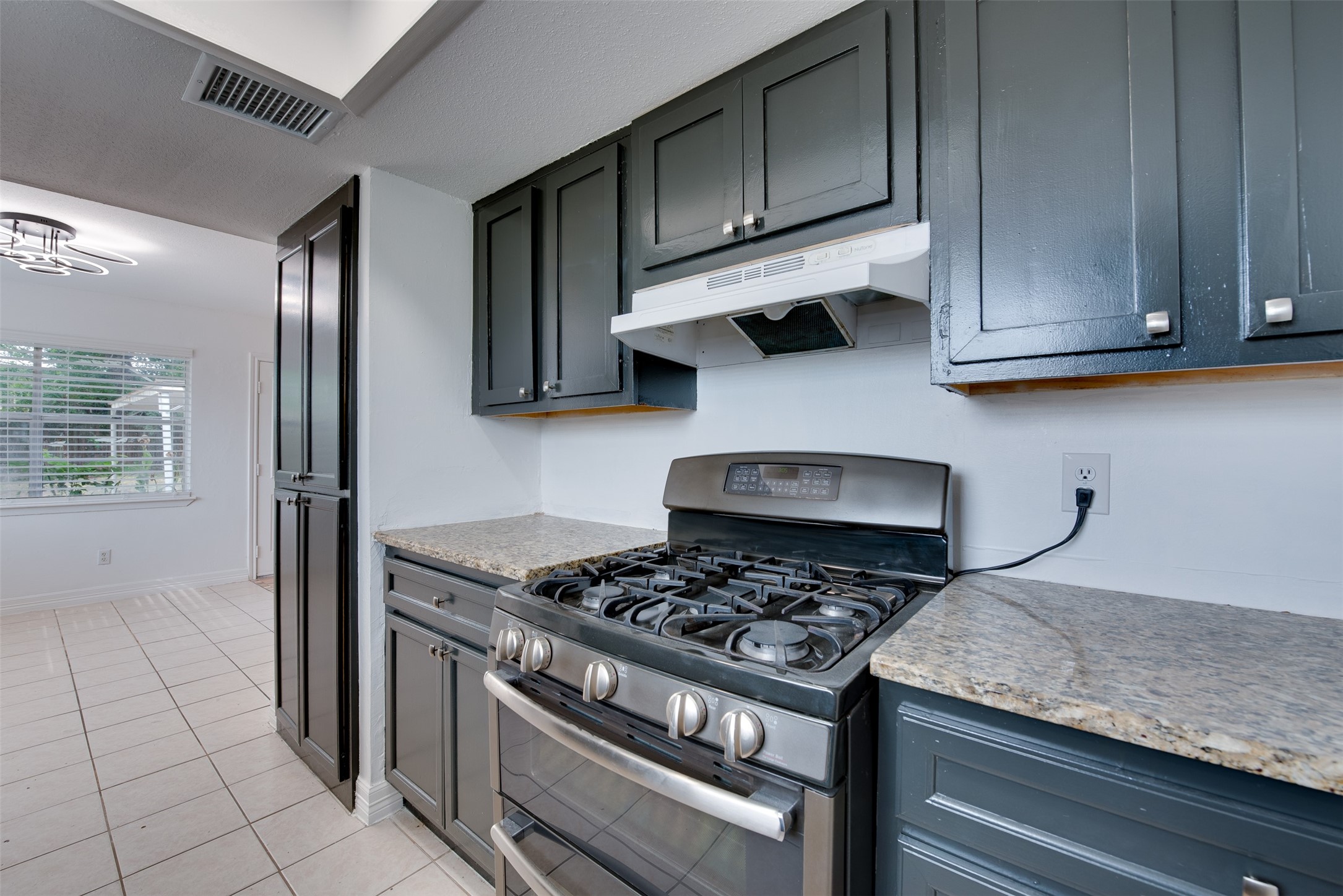 2413 Woodgate Street Property Photo 13