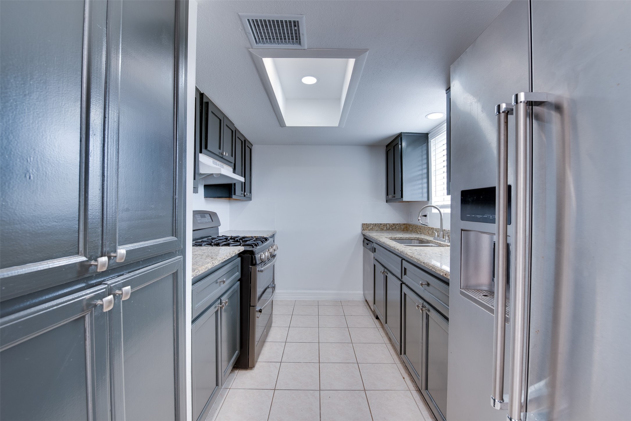 2413 Woodgate Street Property Photo 14