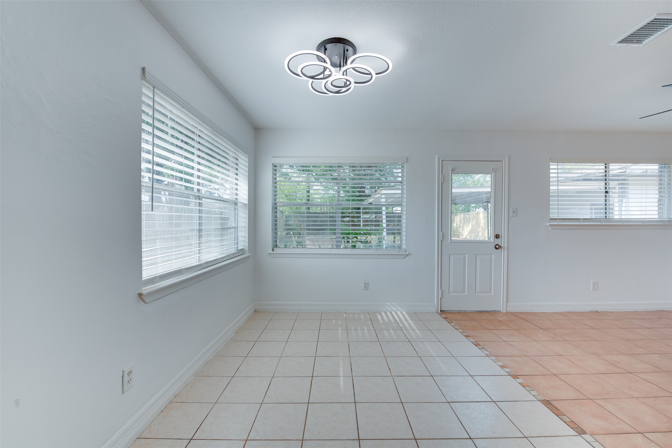 2413 Woodgate Street Property Photo 15