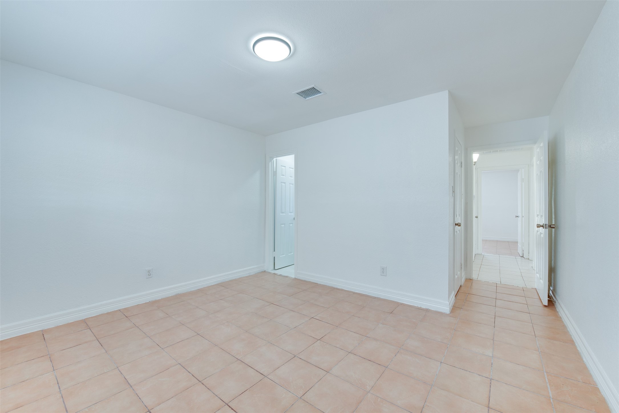 2413 Woodgate Street Property Photo 16