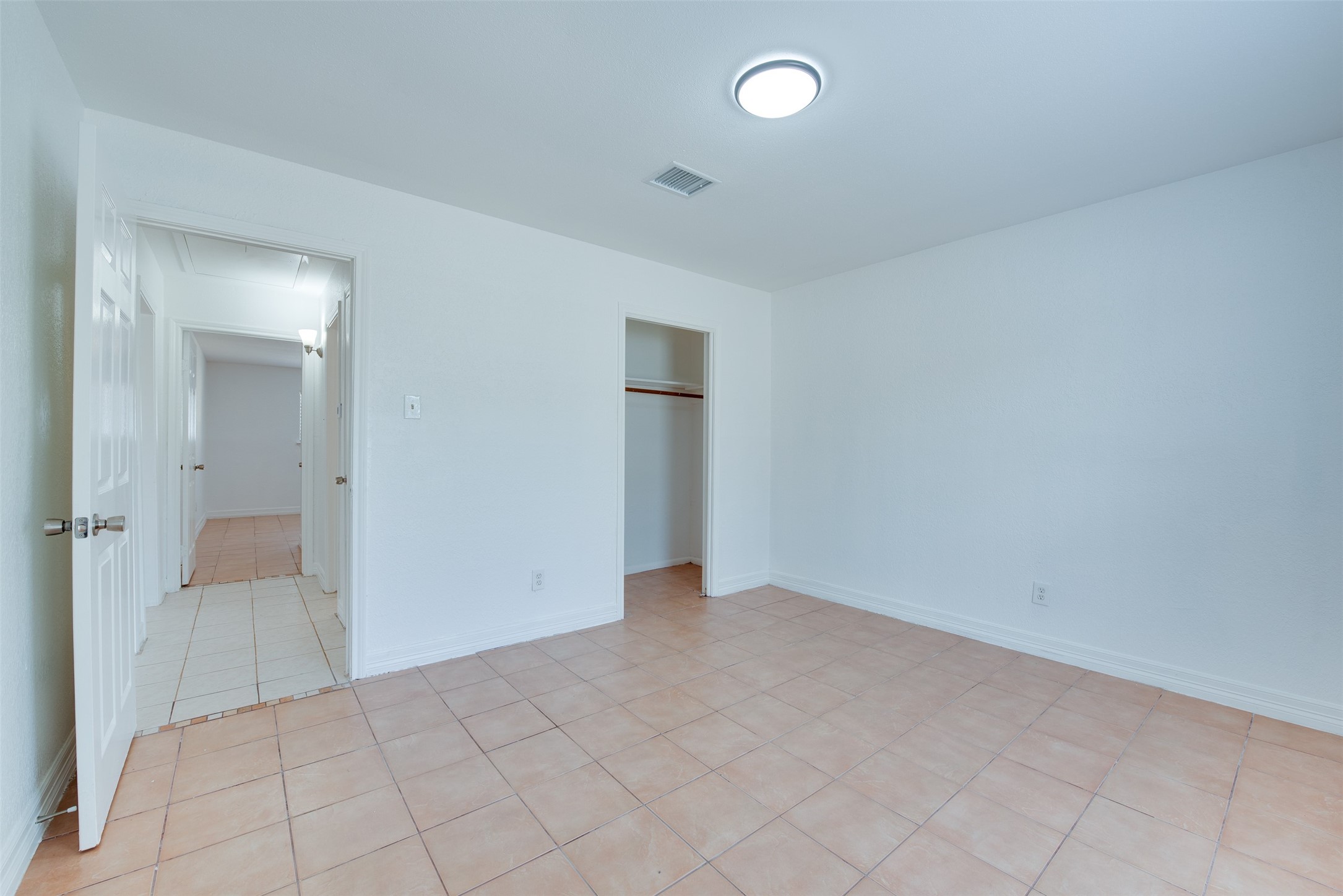 2413 Woodgate Street Property Photo 20