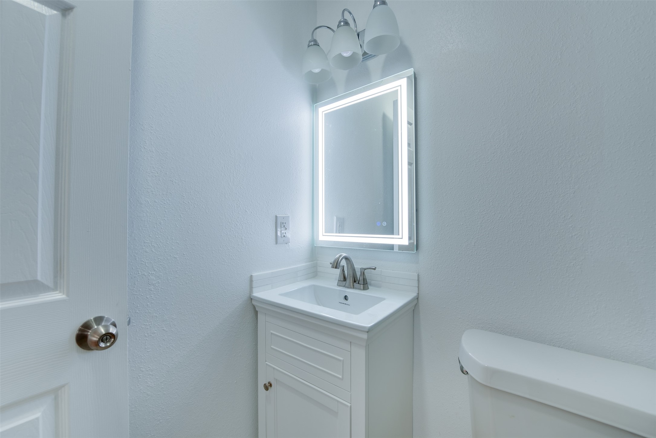 2413 Woodgate Street Property Photo 22