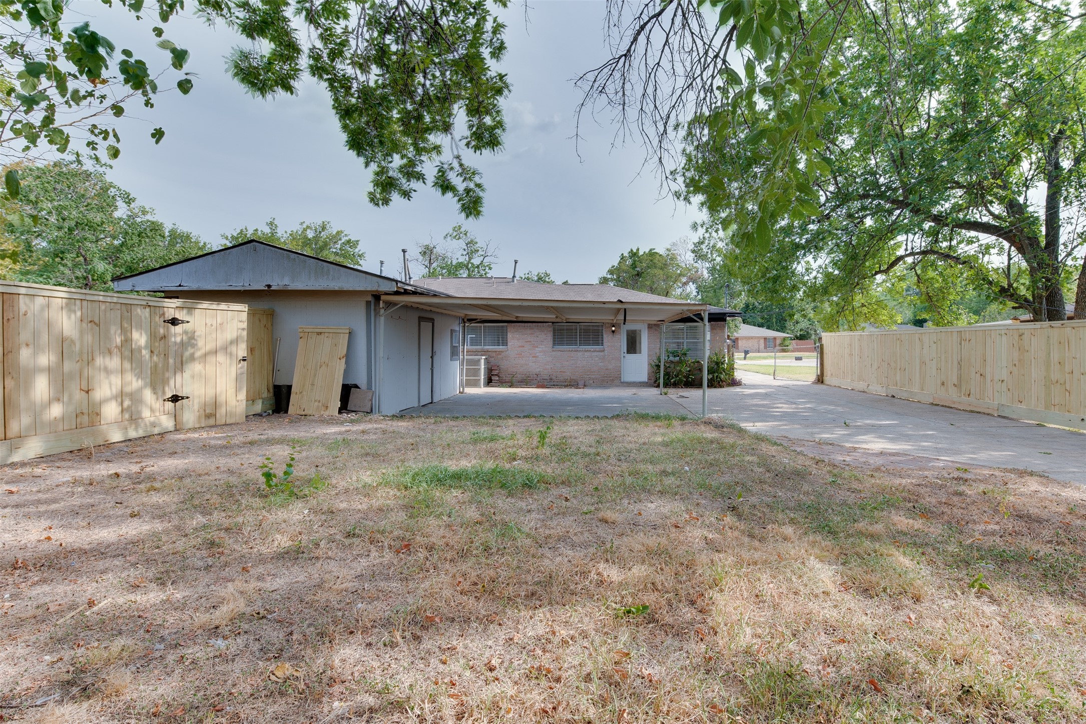 2413 Woodgate Street Property Photo 25