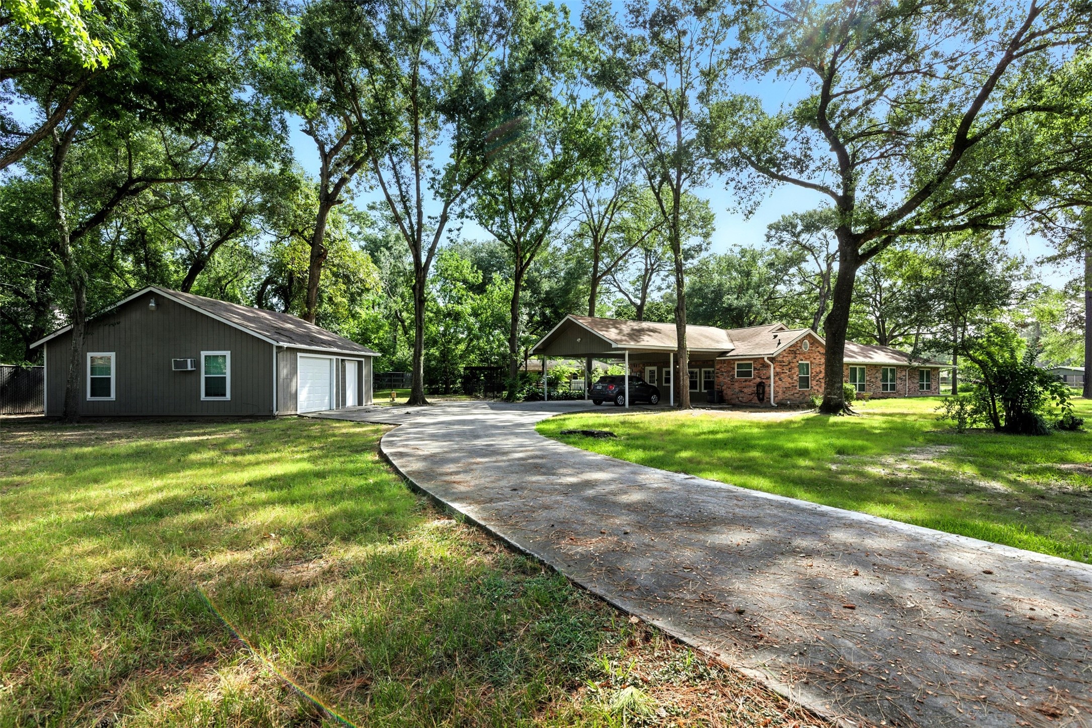19806 Sagging Oaks Drive Property Photo 3