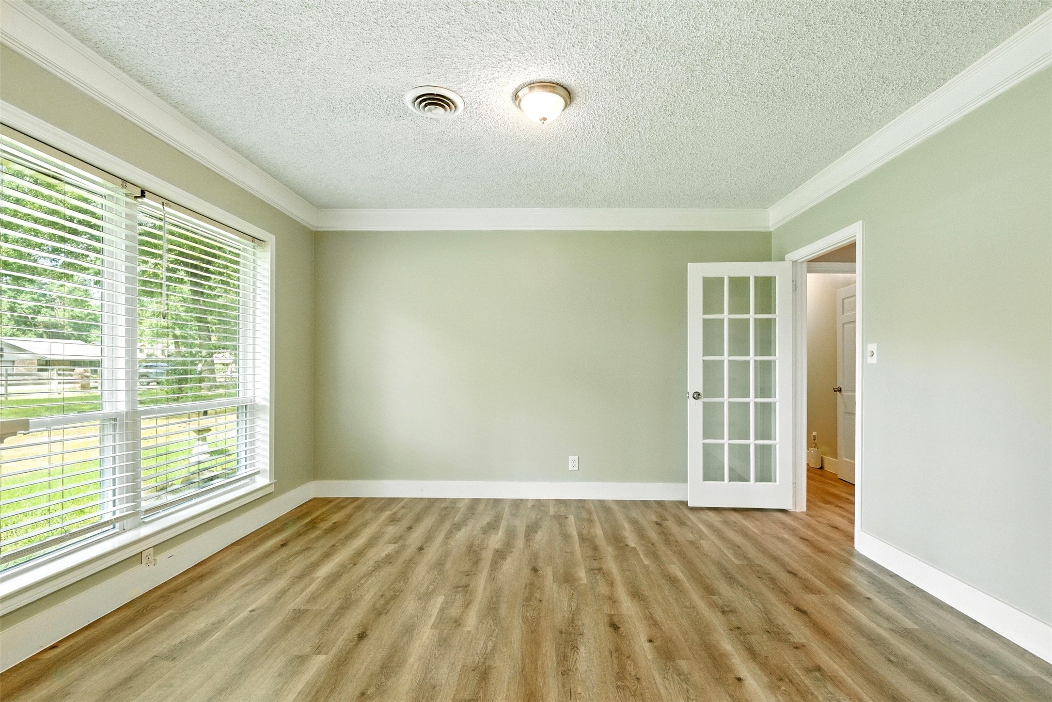 19806 Sagging Oaks Drive Property Photo 7