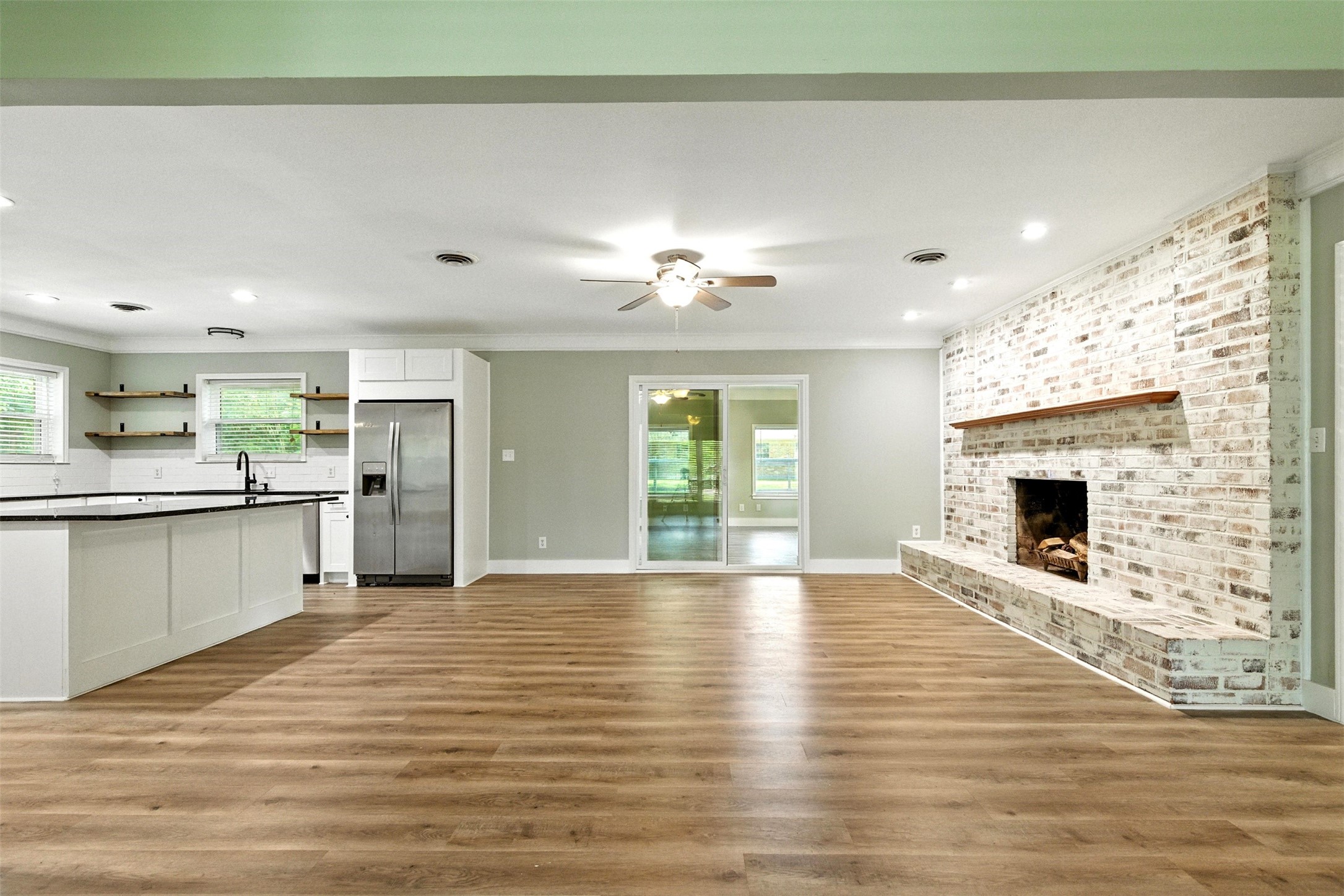 19806 Sagging Oaks Drive Property Photo 9