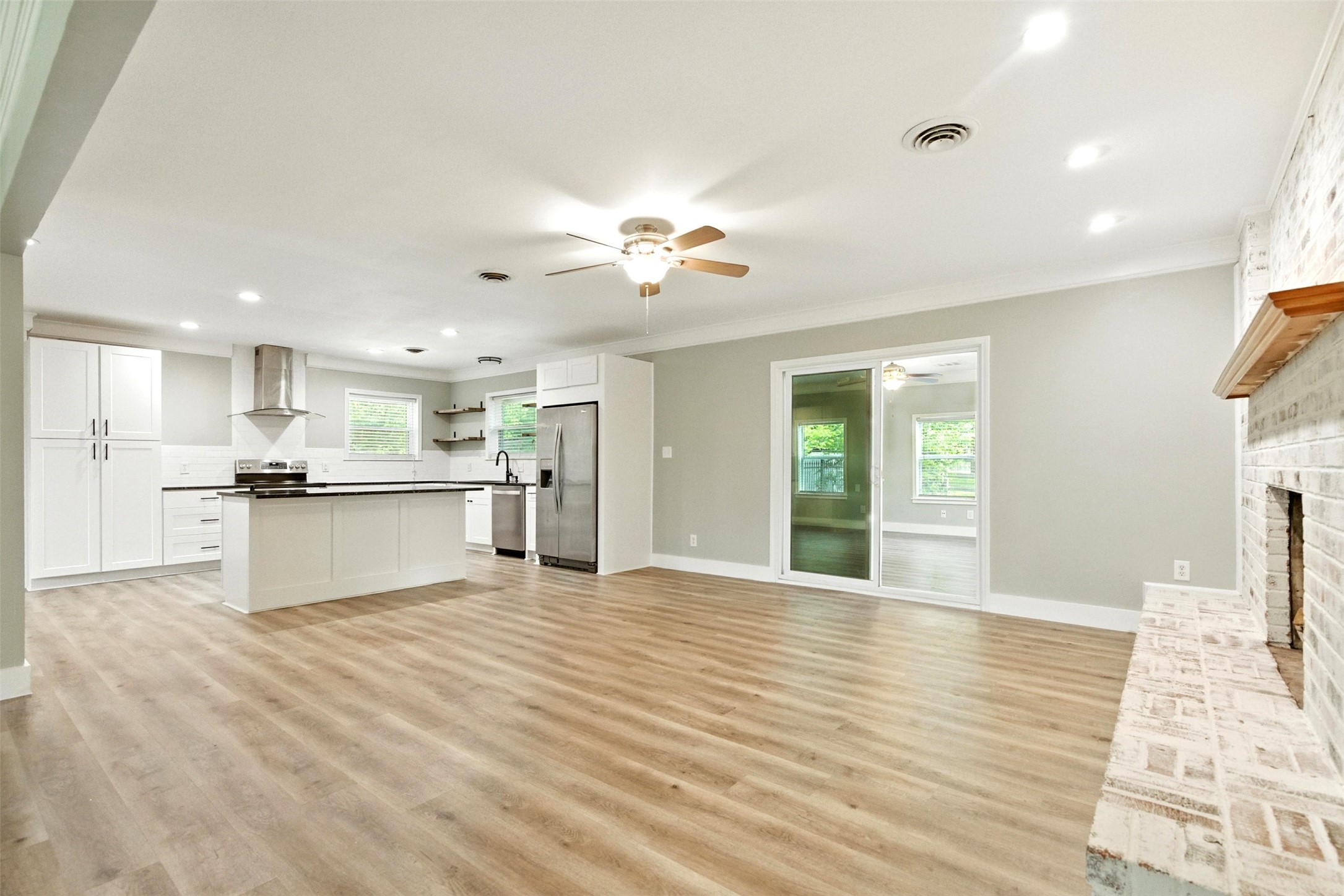 19806 Sagging Oaks Drive Property Photo 10