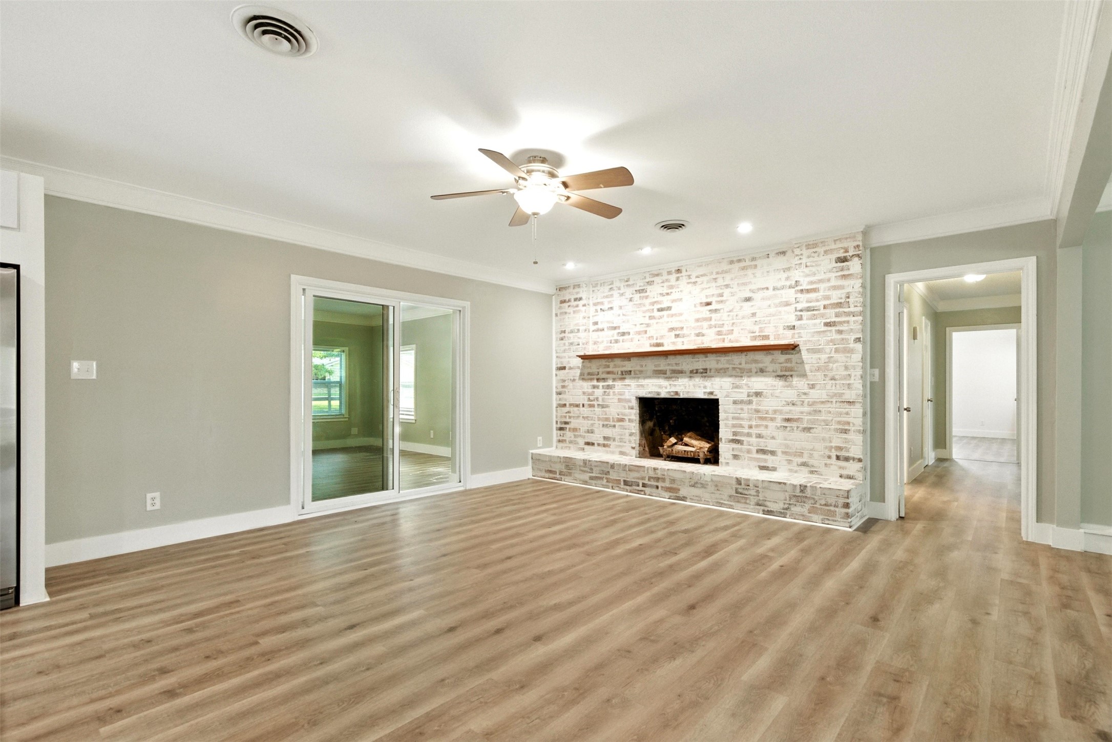 19806 Sagging Oaks Drive Property Photo 11