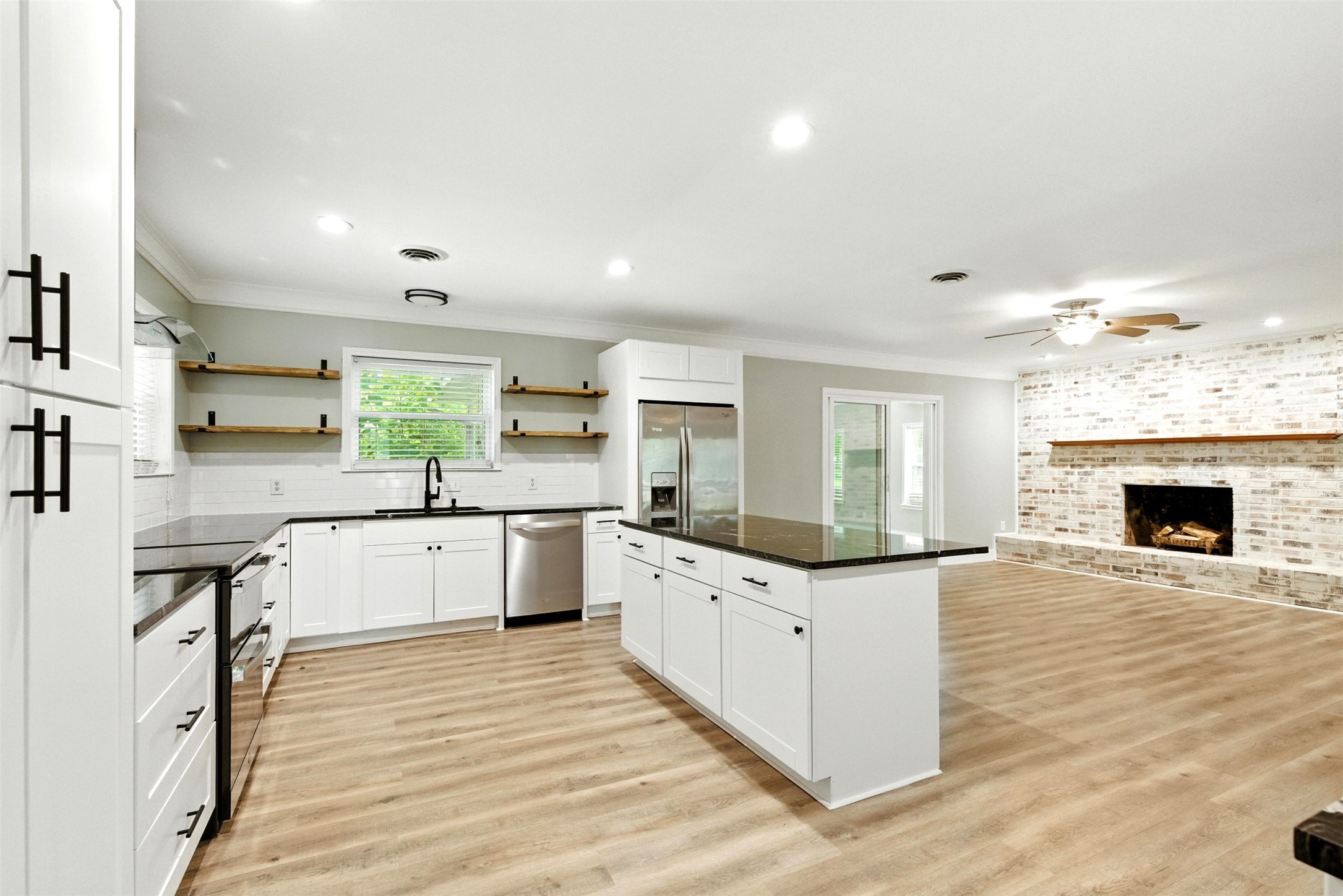 19806 Sagging Oaks Drive Property Photo 14