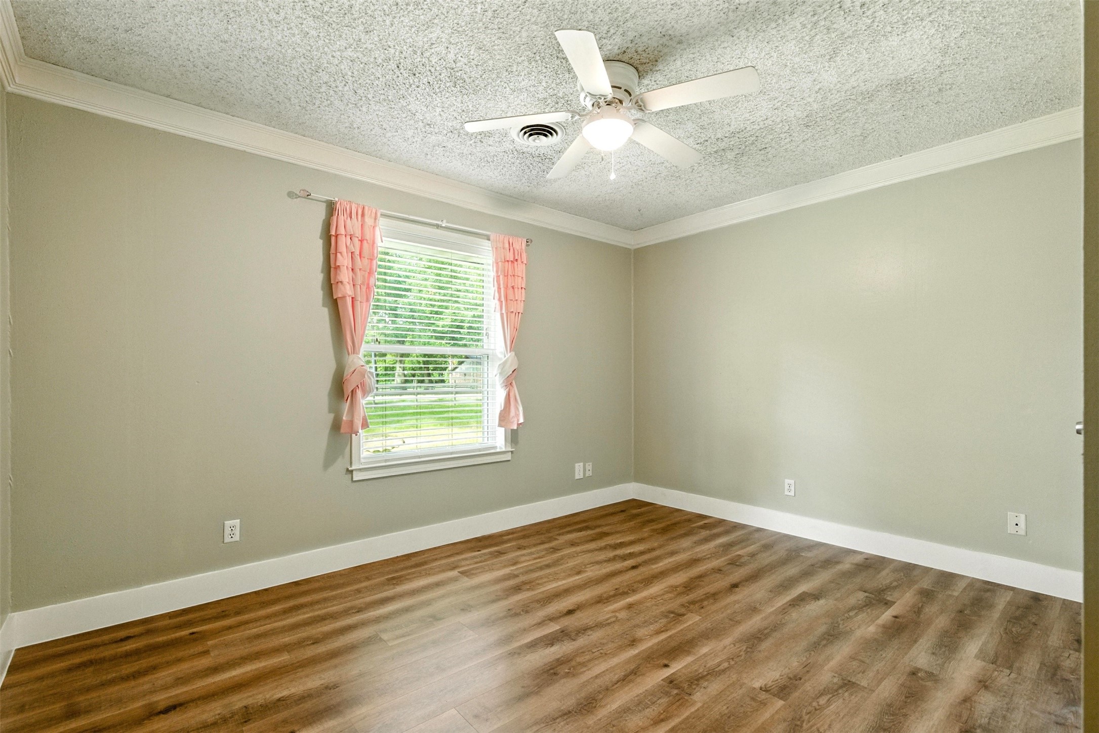 19806 Sagging Oaks Drive Property Photo 16