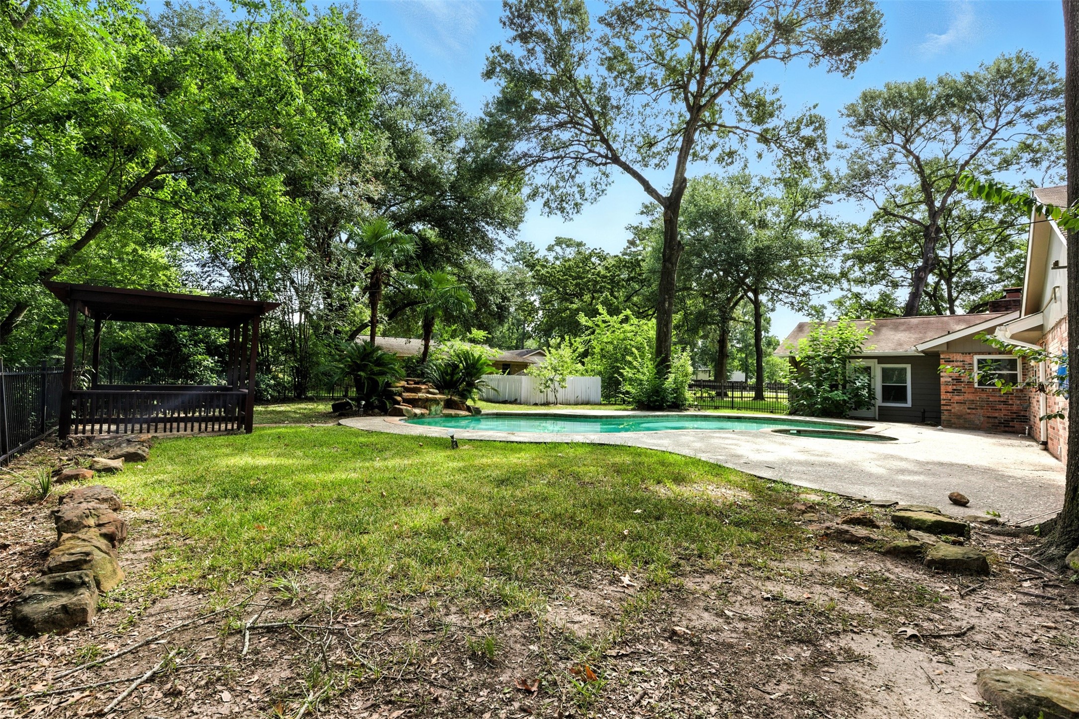 19806 Sagging Oaks Drive Property Photo 35